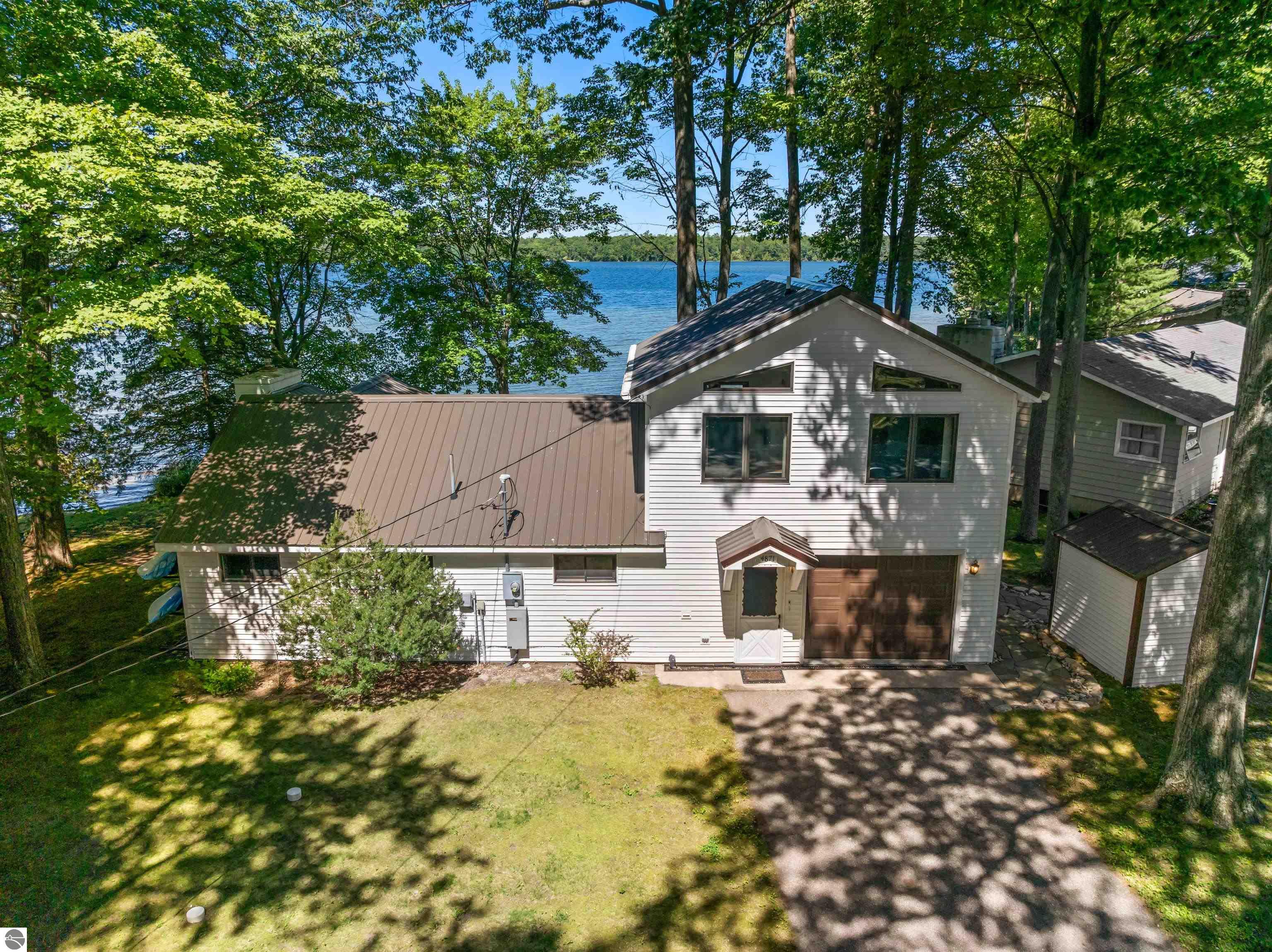 4871 Lakeview Drive