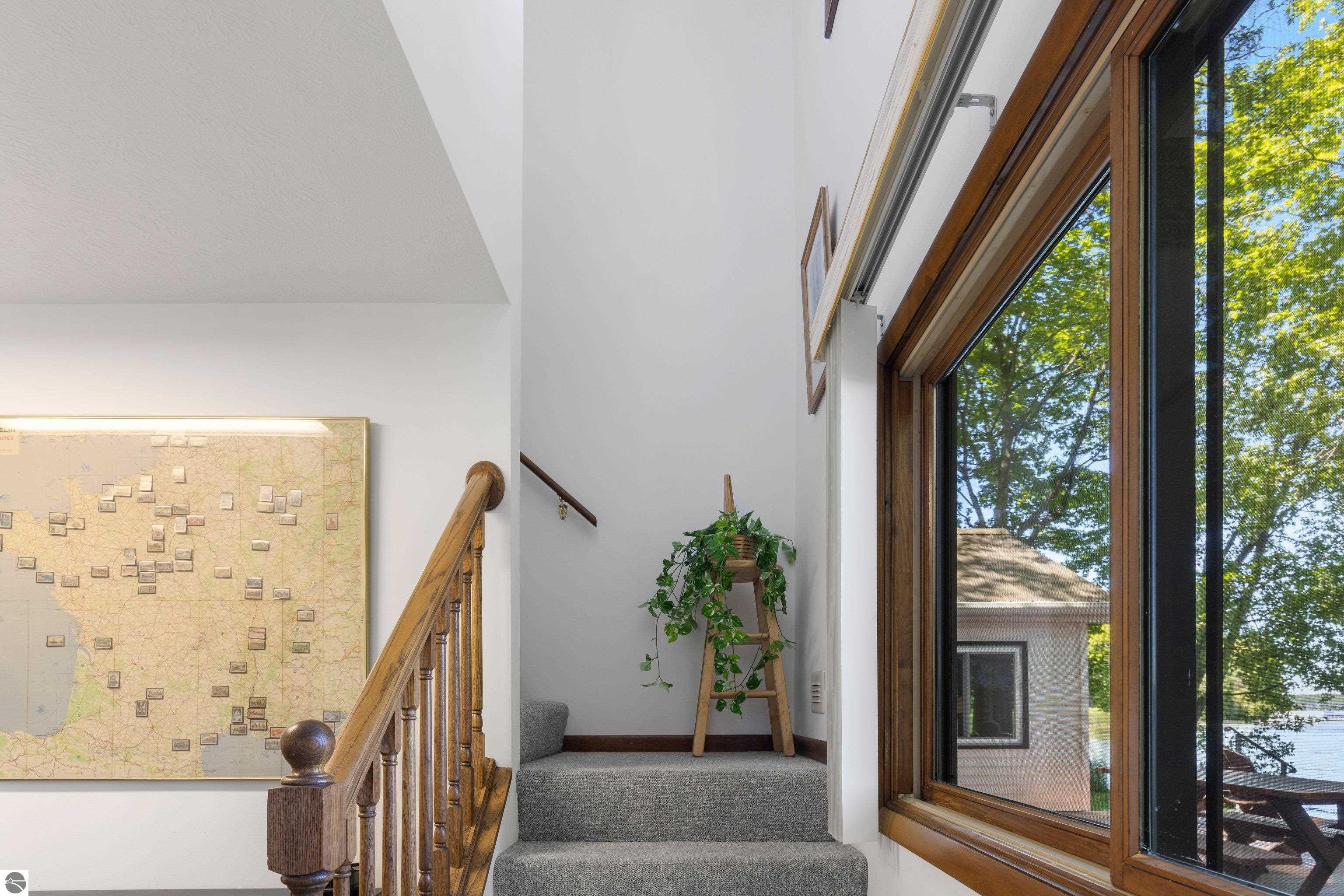 4871 Lakeview Drive