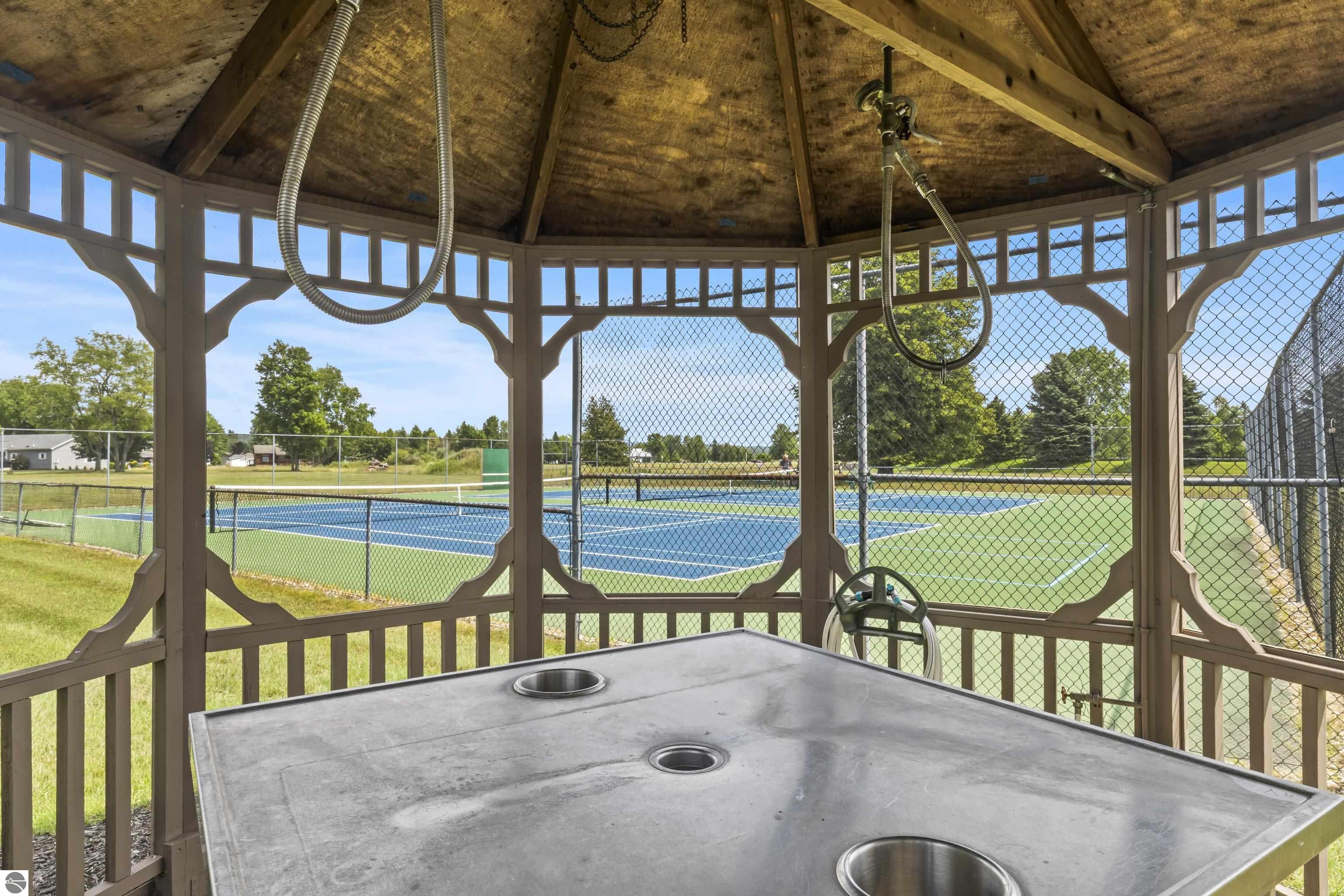 3316 Lakeland Drive