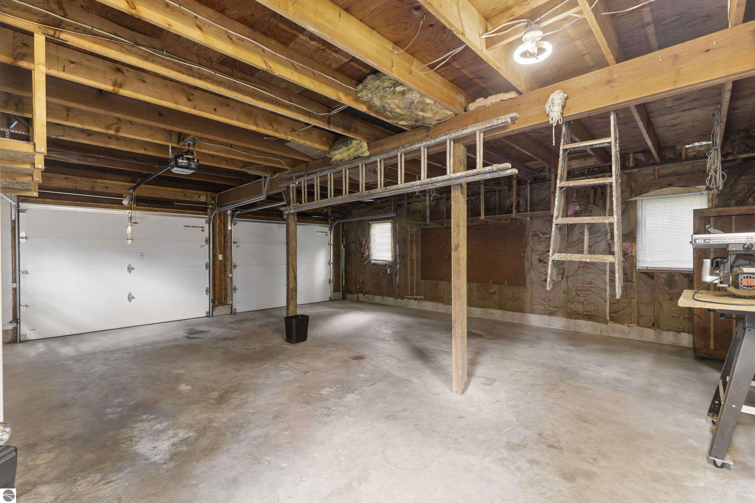 6529 Edgewater Drive