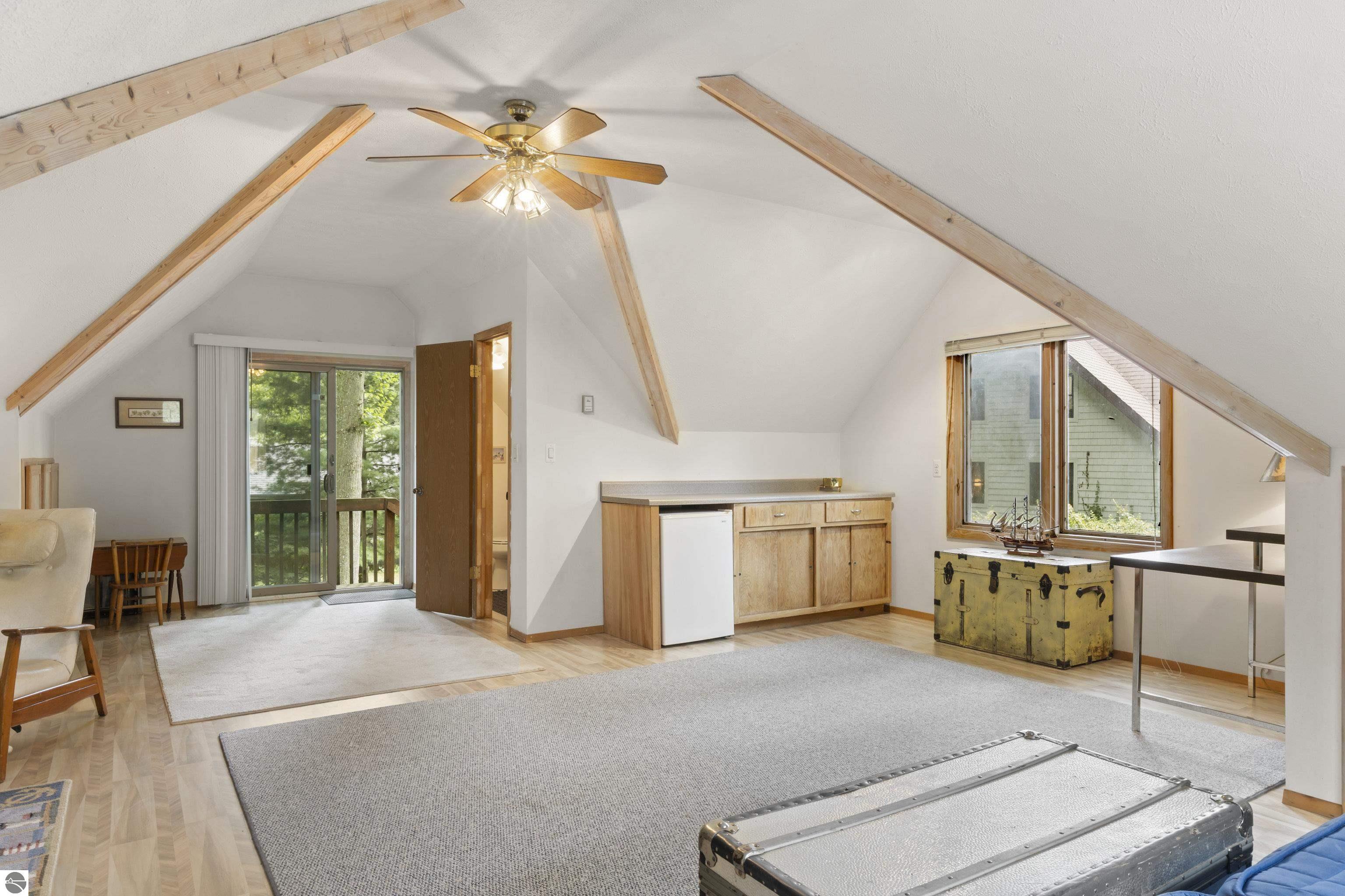6529 Edgewater Drive