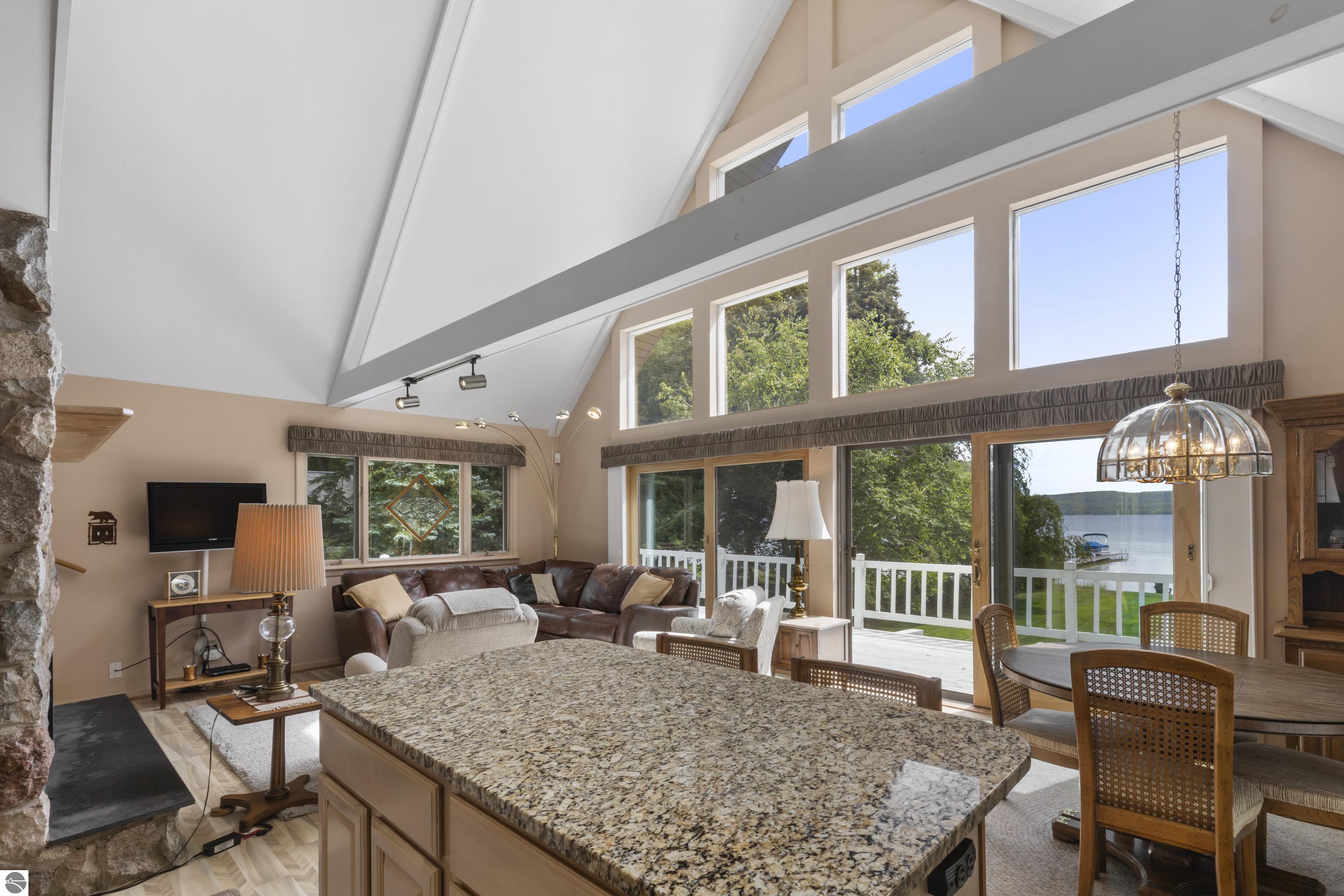 6529 Edgewater Drive
