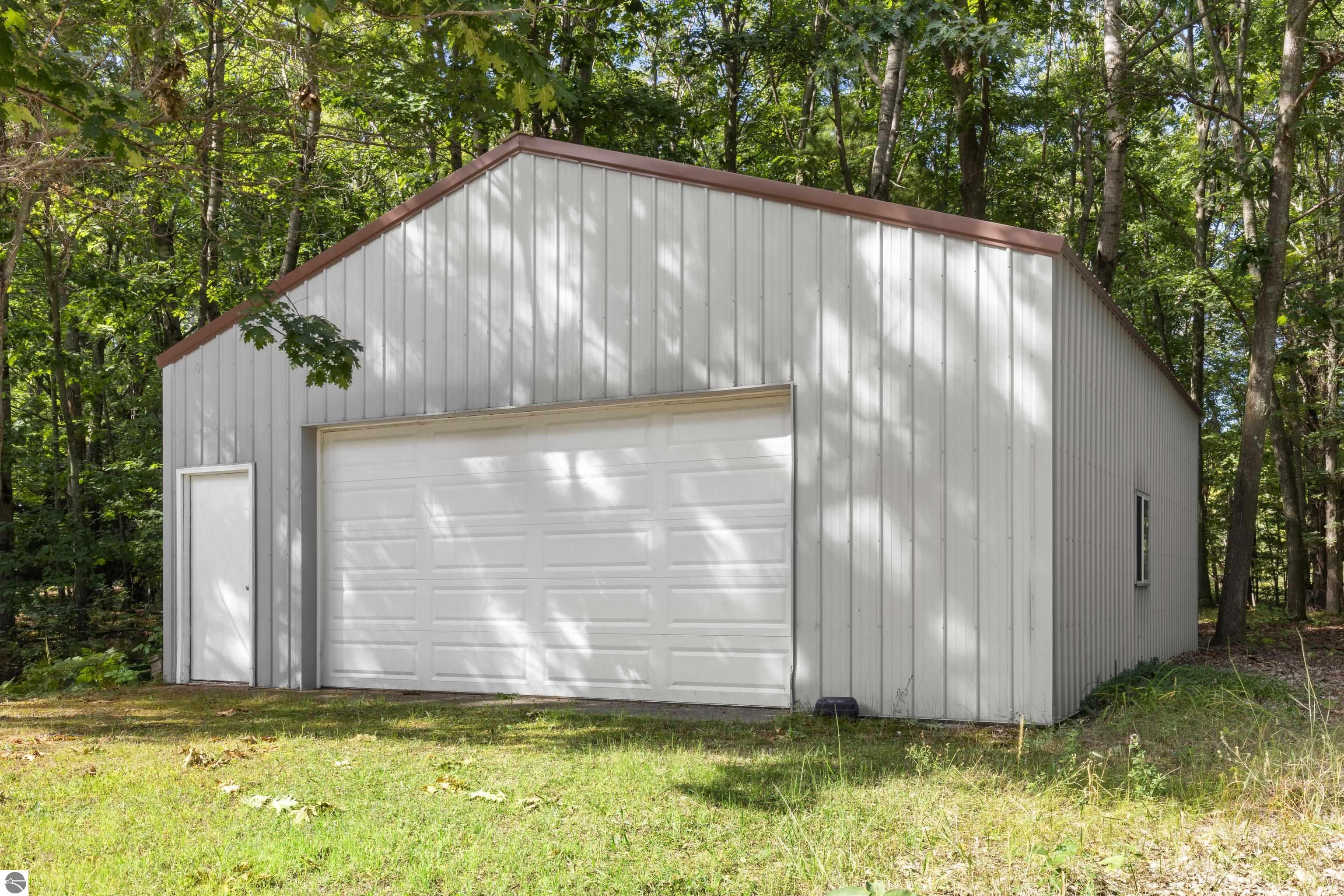 6529 Edgewater Drive