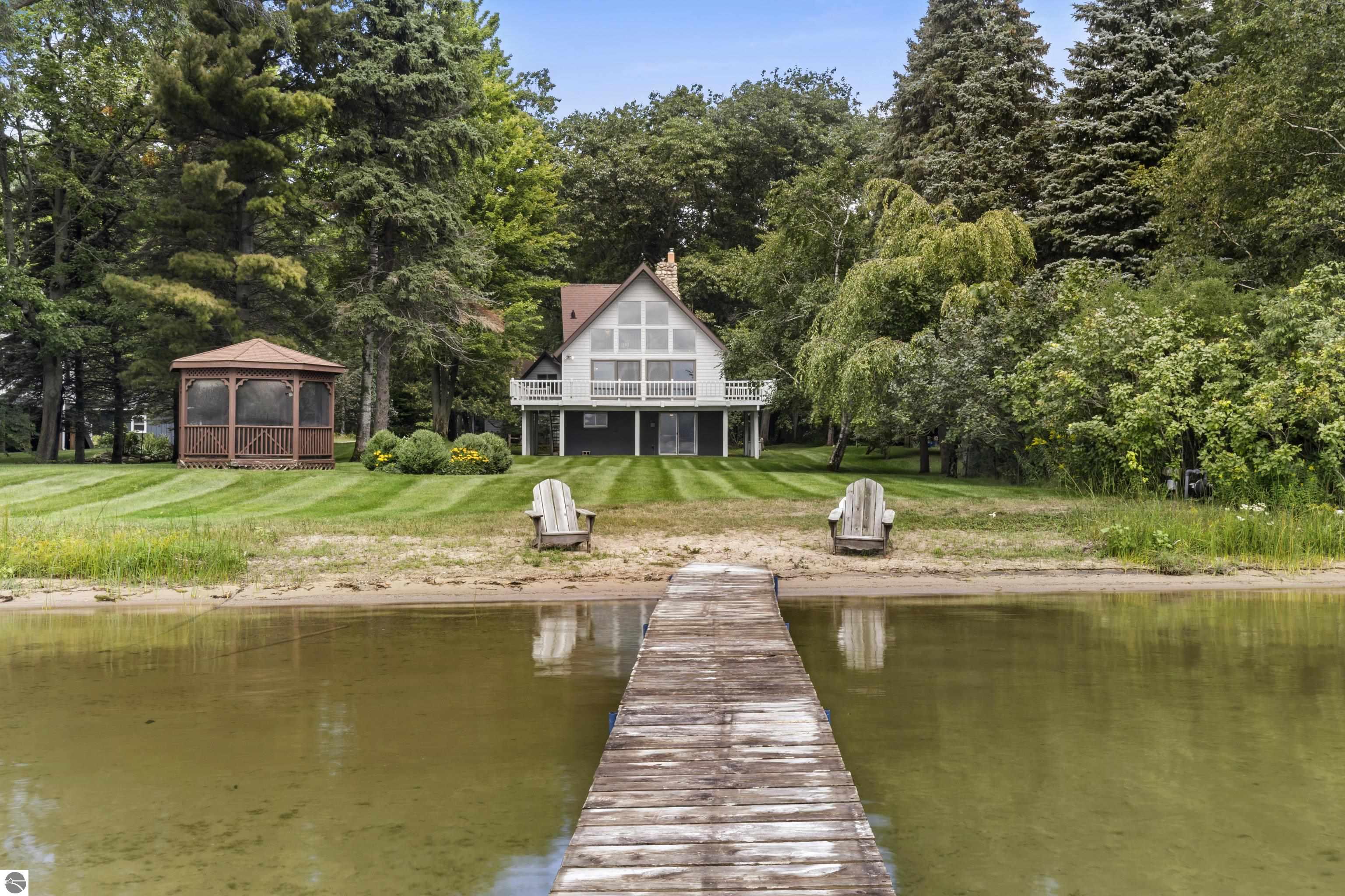 6529 Edgewater Drive