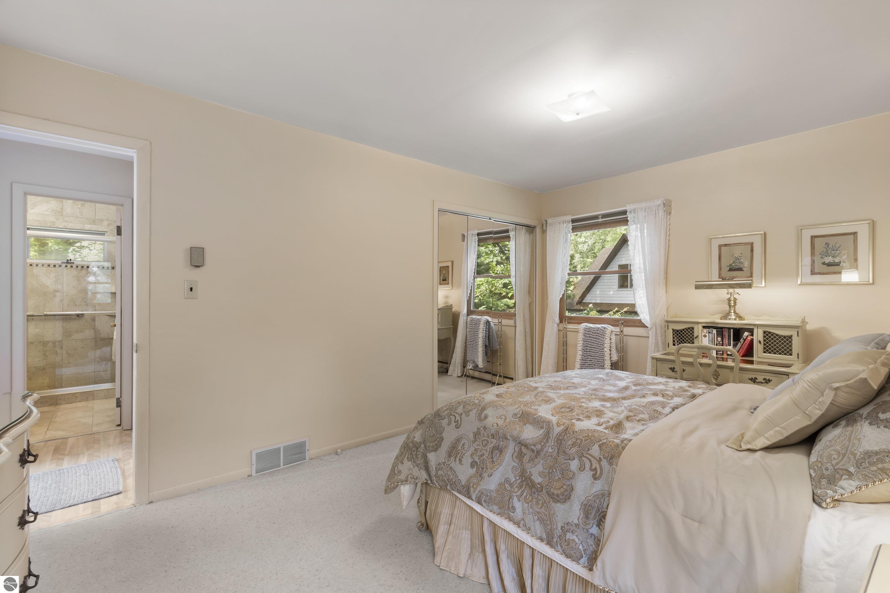 6529 Edgewater Drive