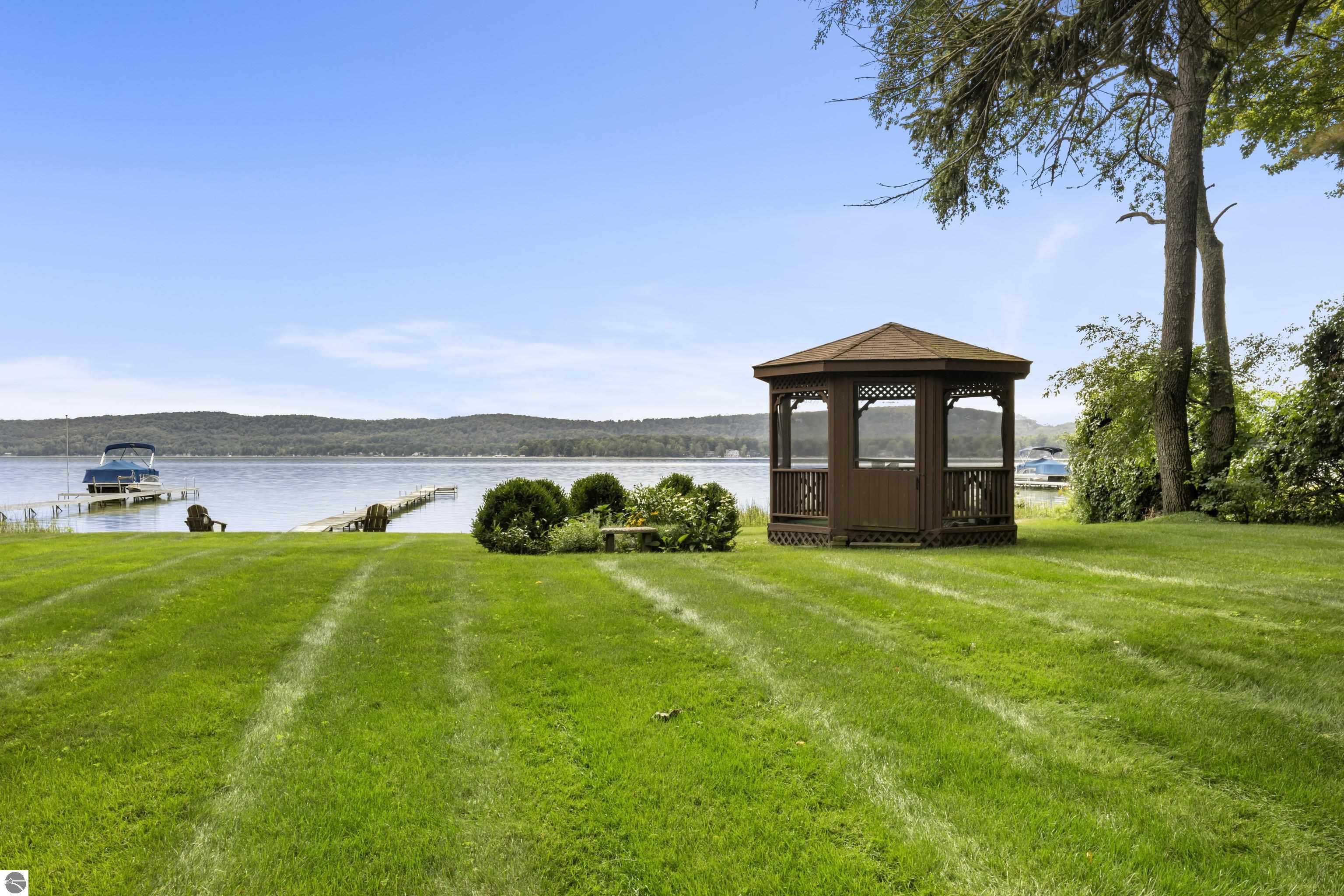 6529 Edgewater Drive