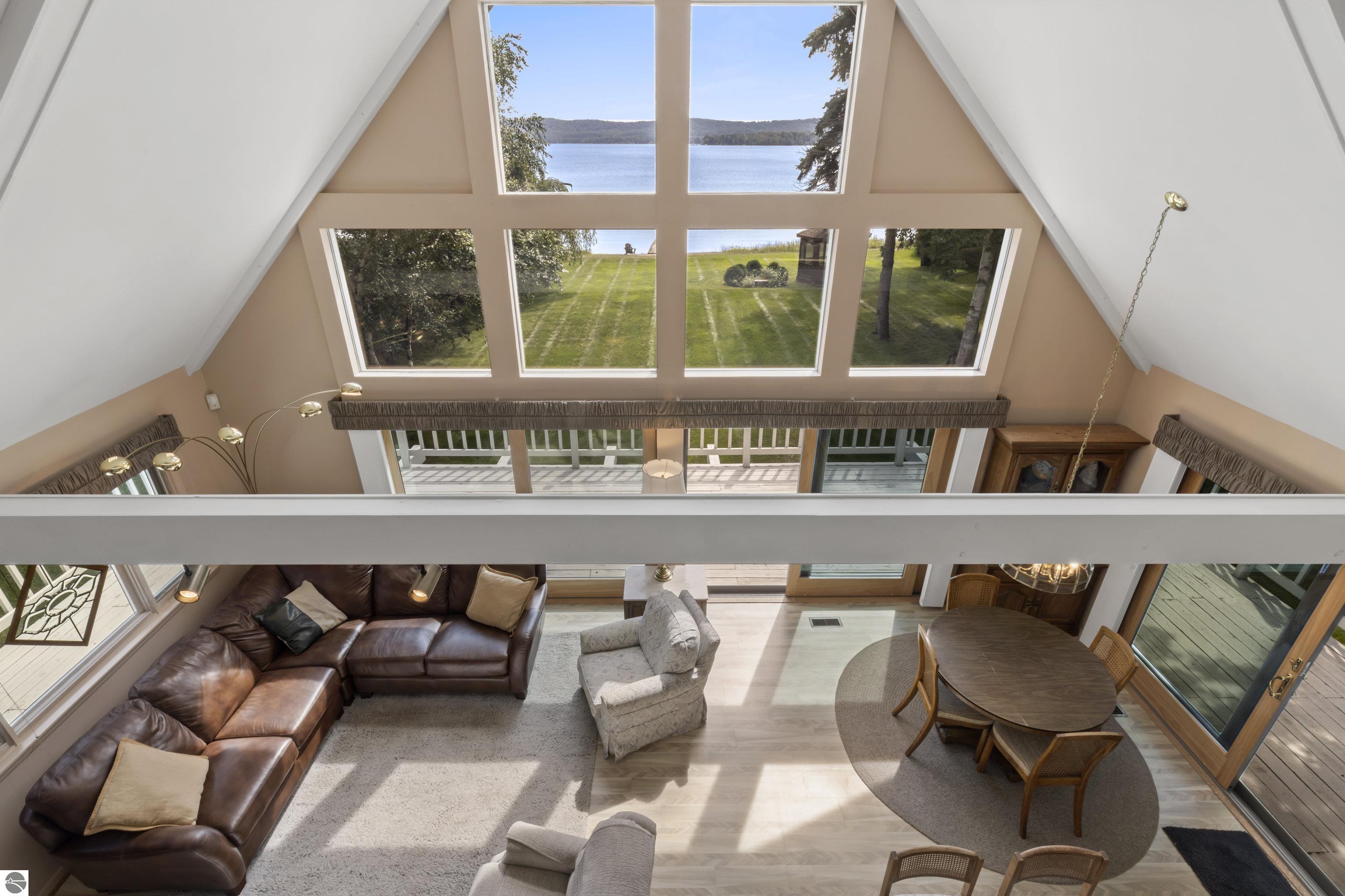 6529 Edgewater Drive