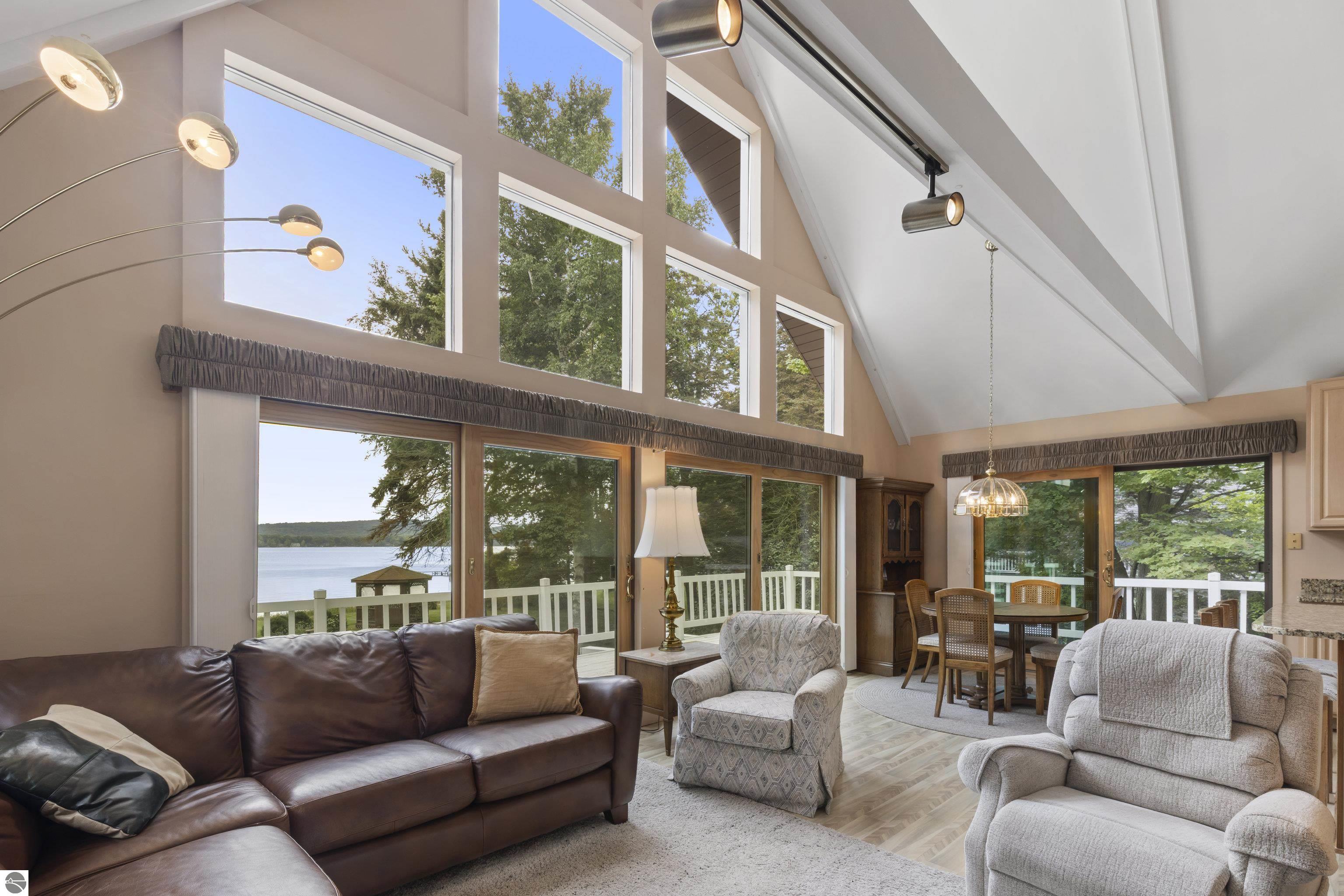 6529 Edgewater Drive