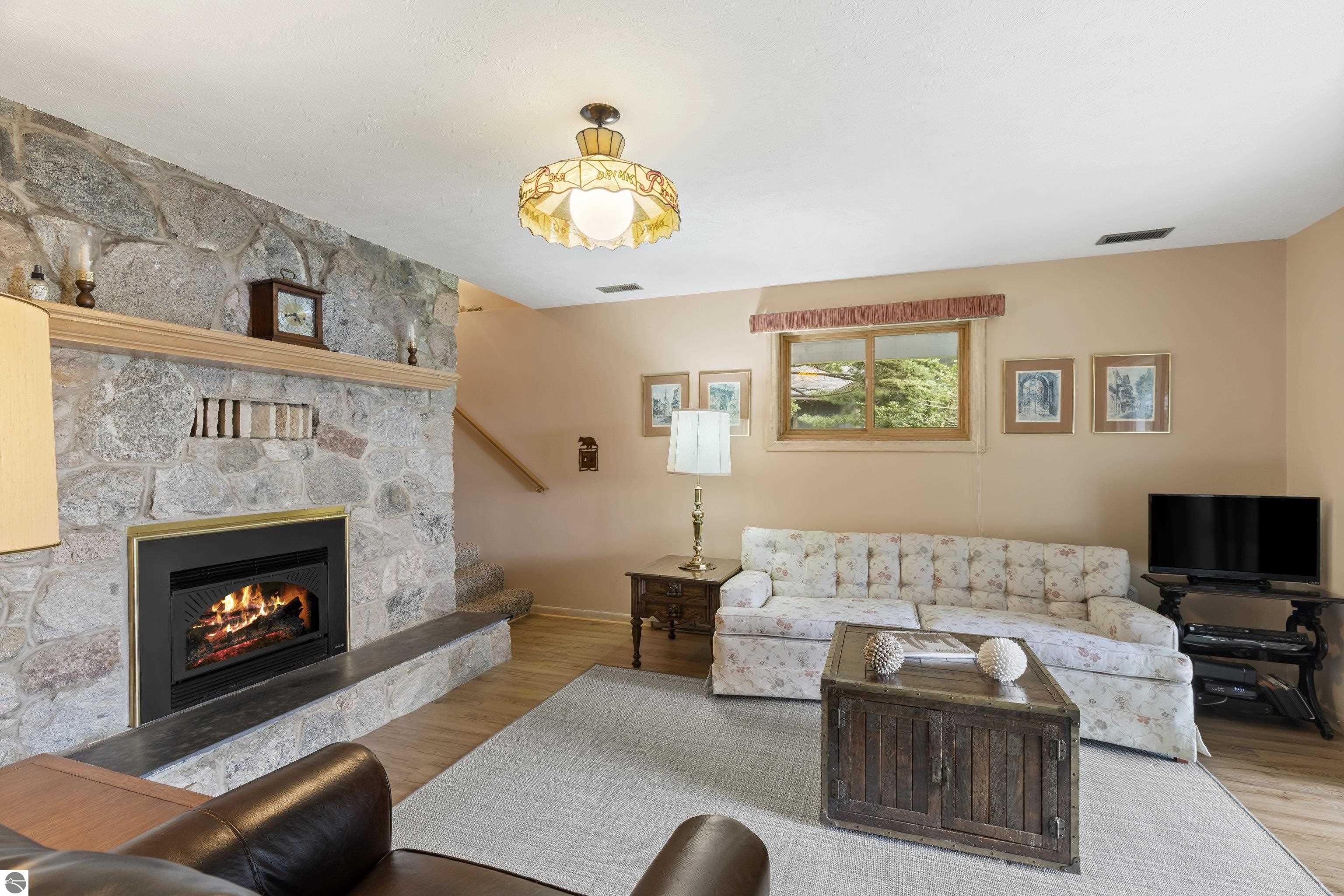 6529 Edgewater Drive