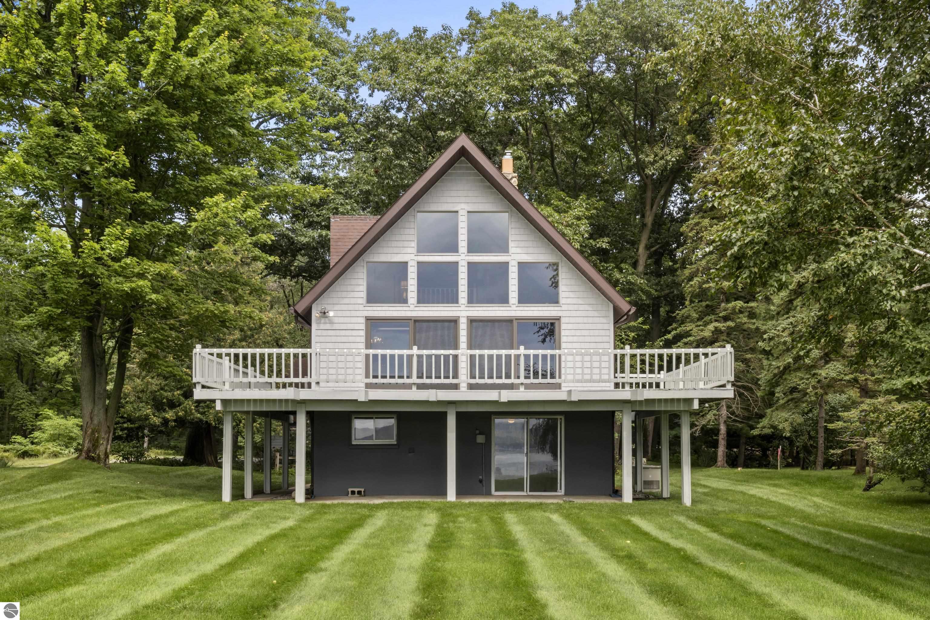 6529 Edgewater Drive