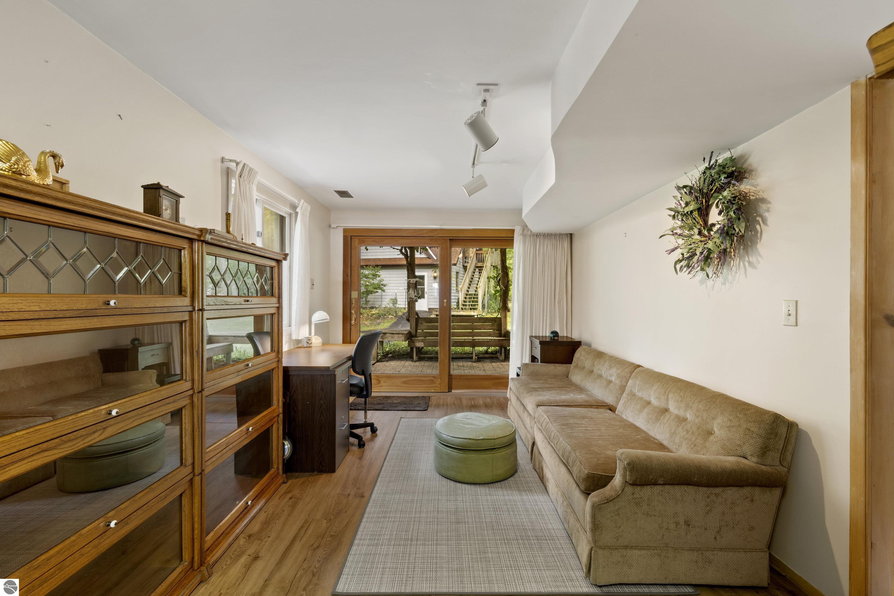 6529 Edgewater Drive