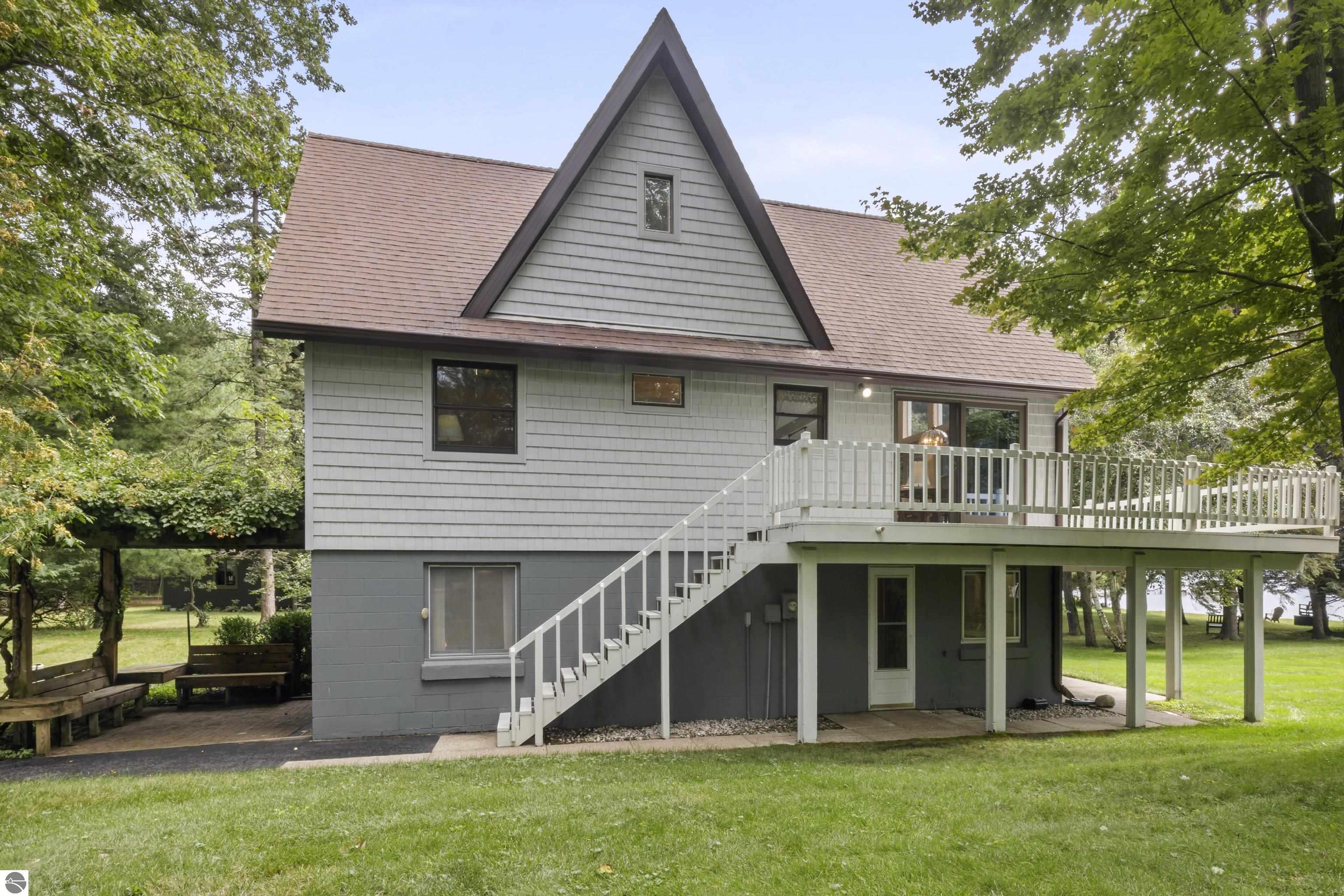 6529 Edgewater Drive