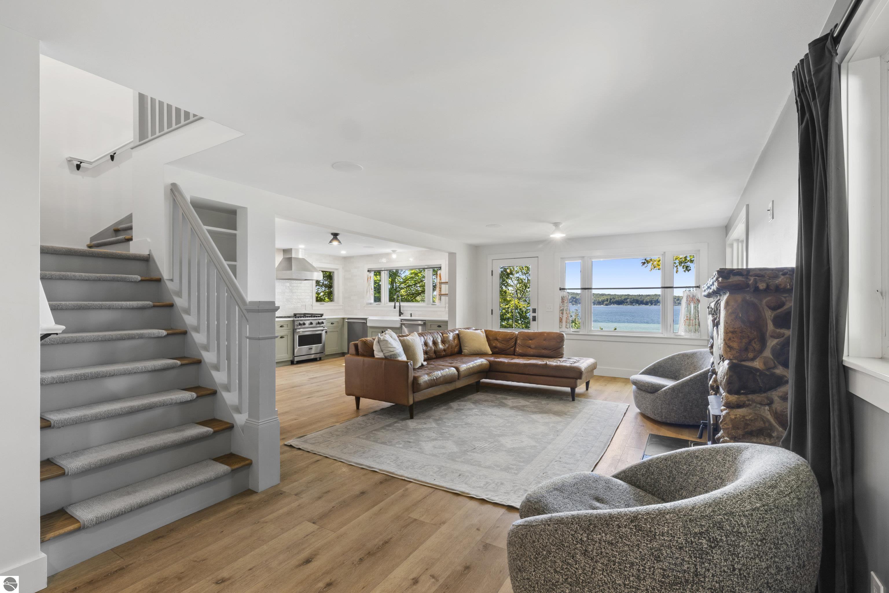 7542 Crystal Drive