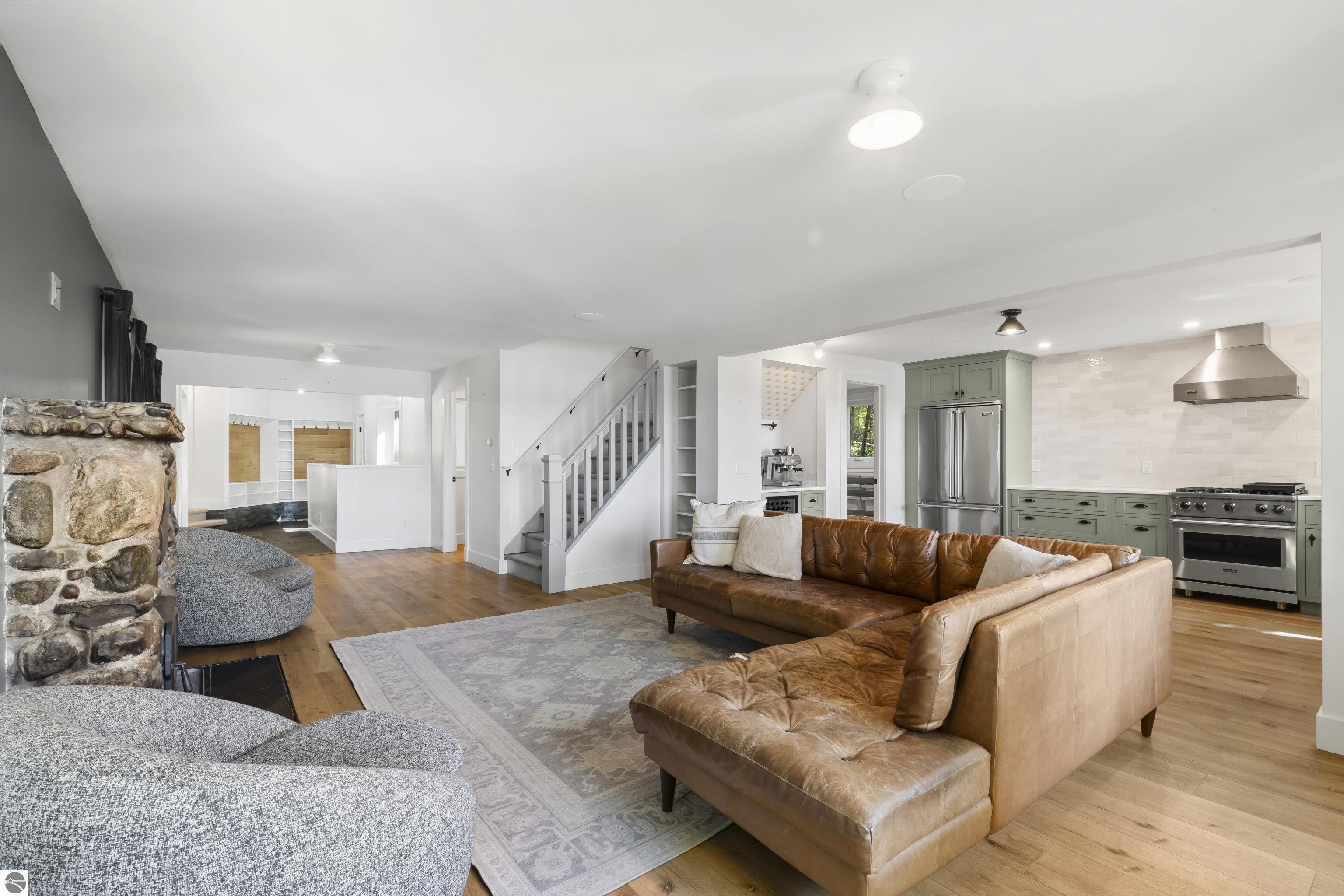 7542 Crystal Drive