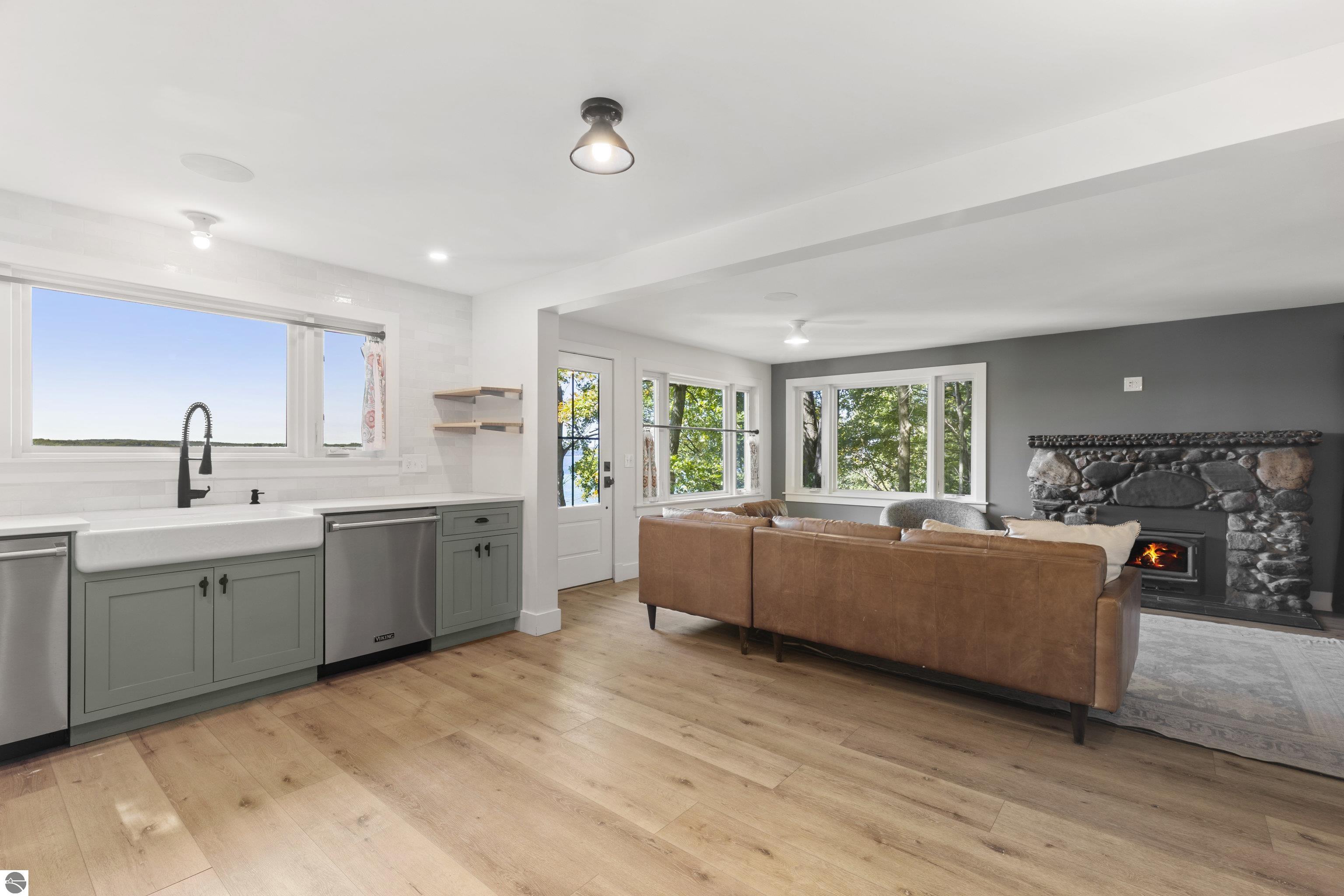 7542 Crystal Drive