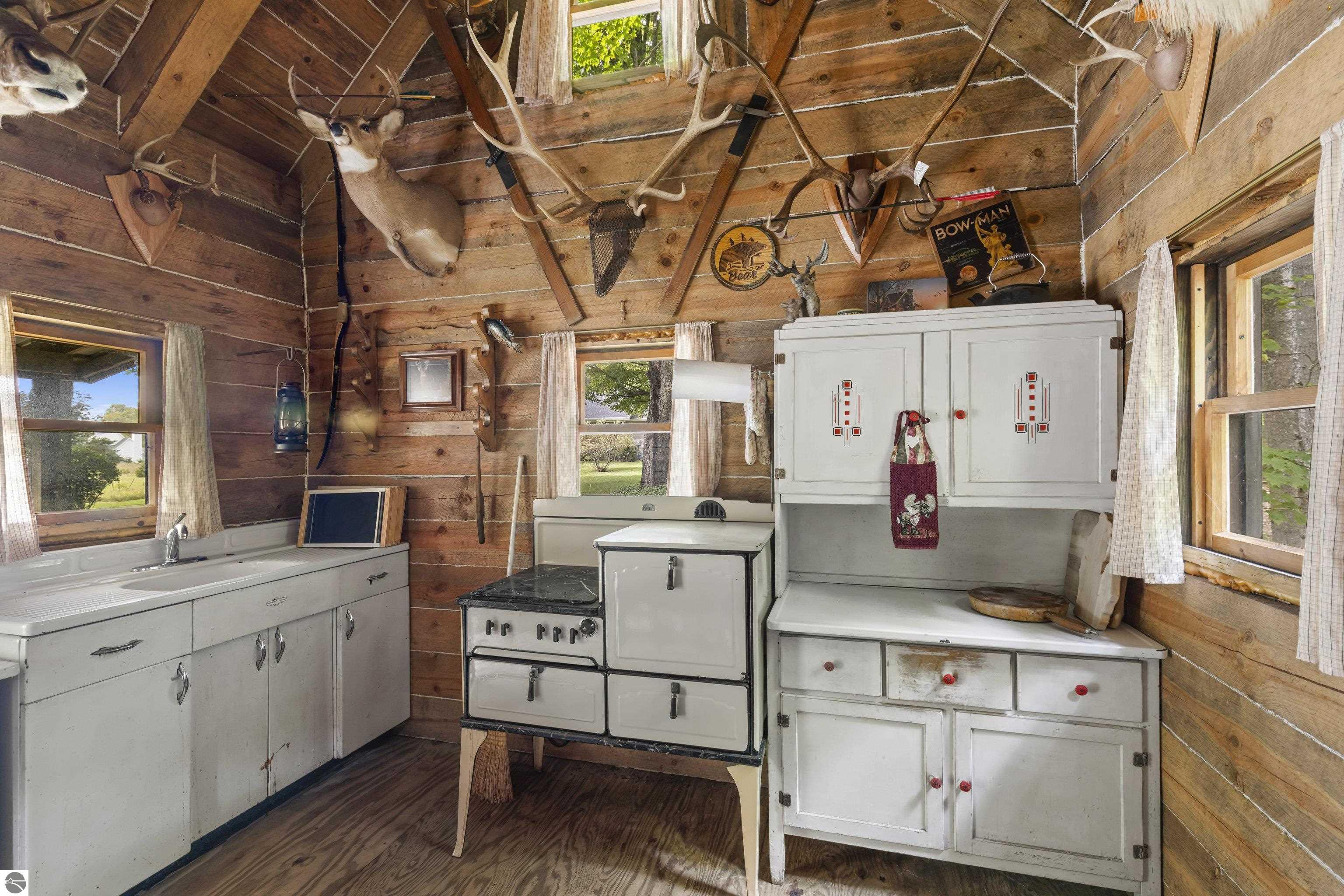 7686 Indian Hill Road