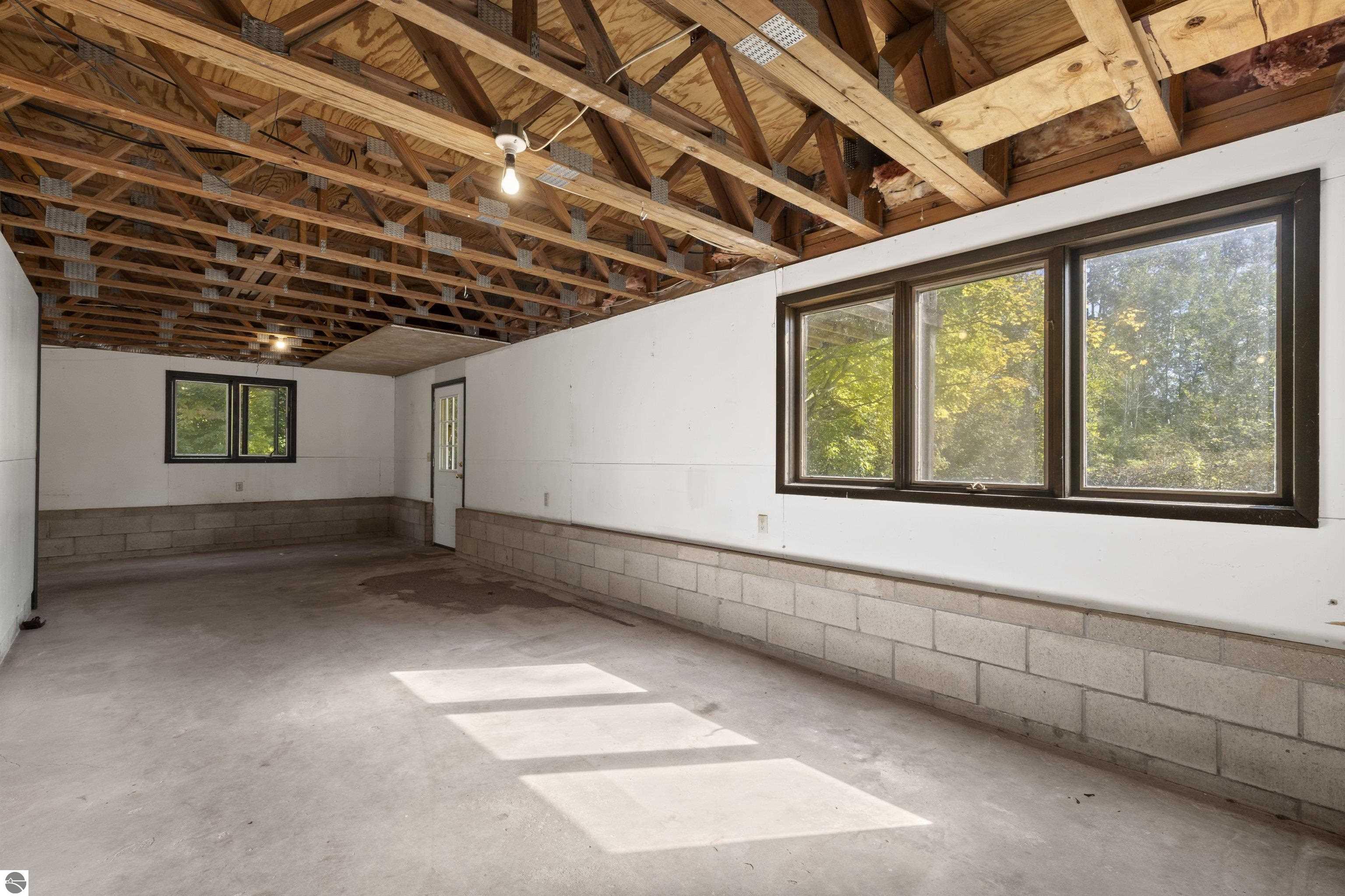 4477 Mollineaux Road
