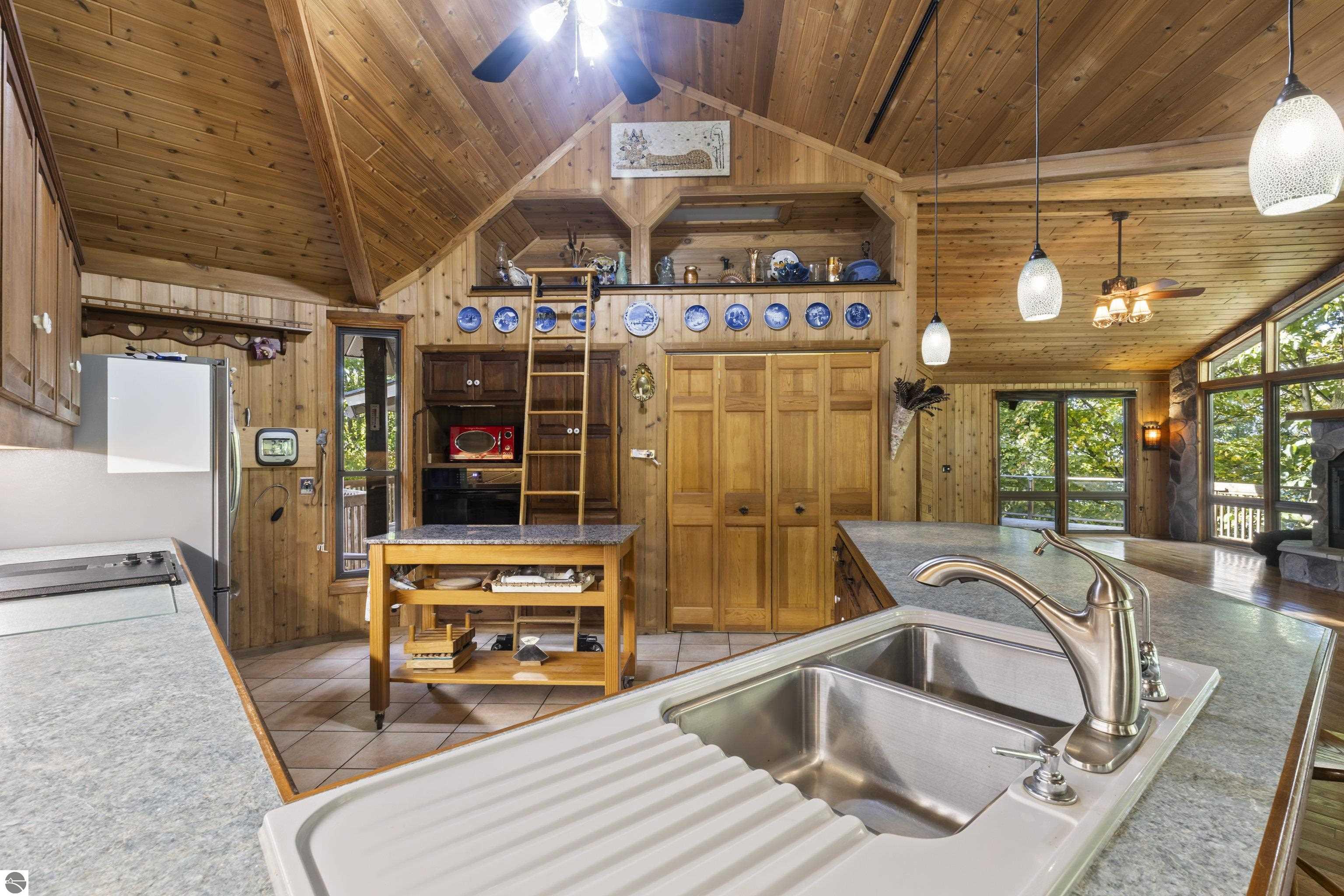 3810 Deer Ridge Trail