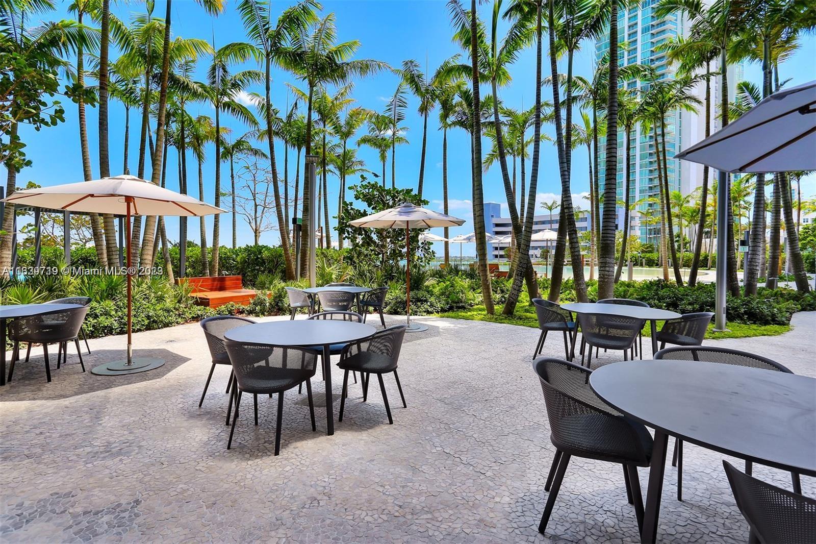 650 NE 32nd St # 1402