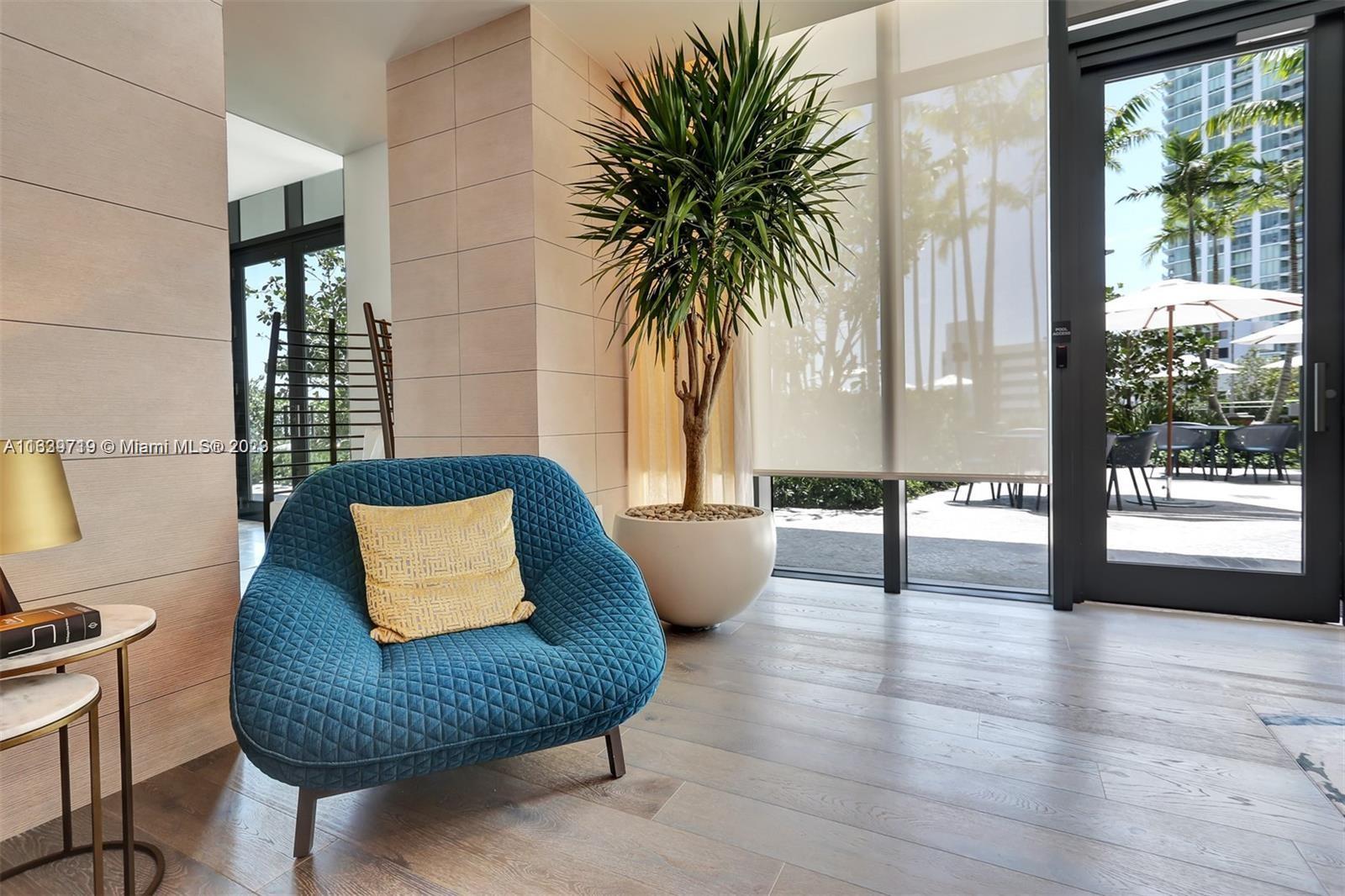 650 NE 32nd St # 1402