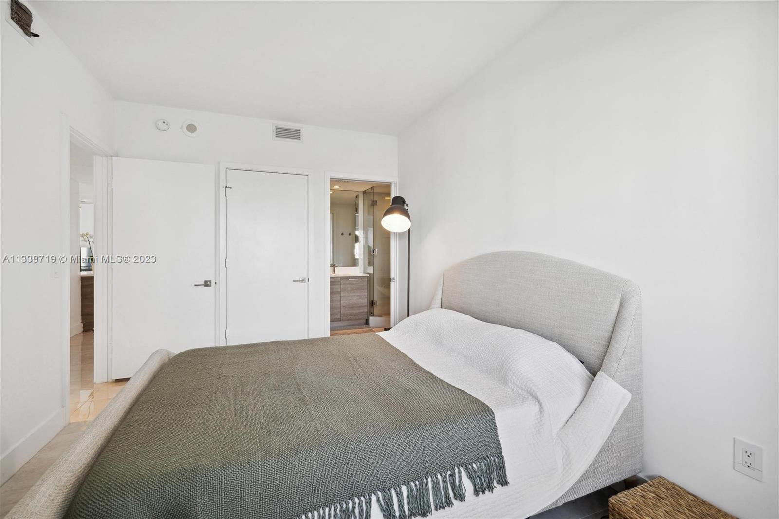 650 NE 32nd St # 1402