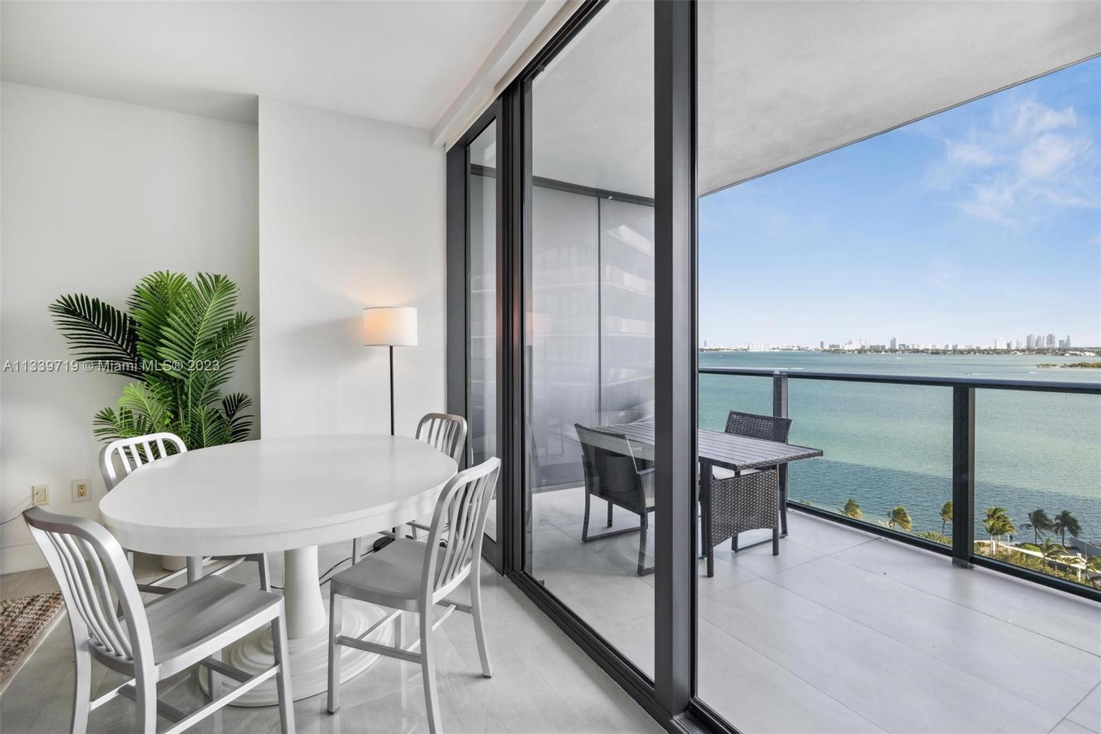 650 NE 32nd St # 1402