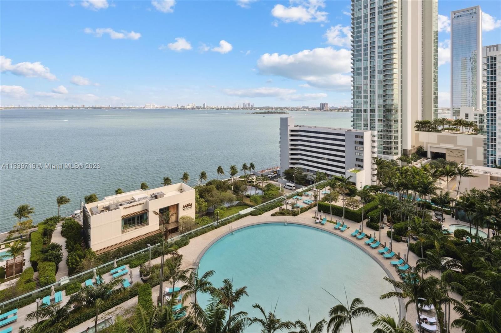 650 NE 32nd St # 1402