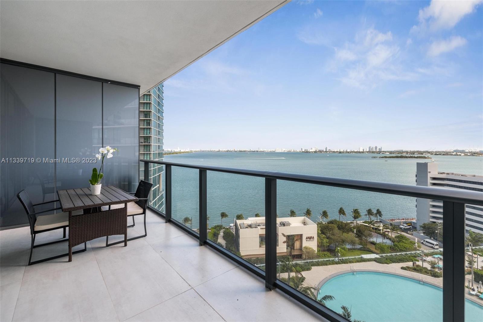 650 NE 32nd St # 1402