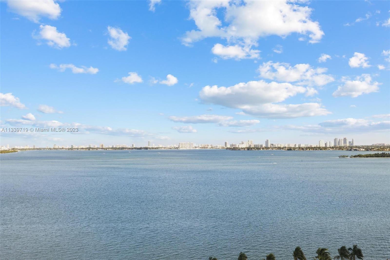 650 NE 32nd St # 1402