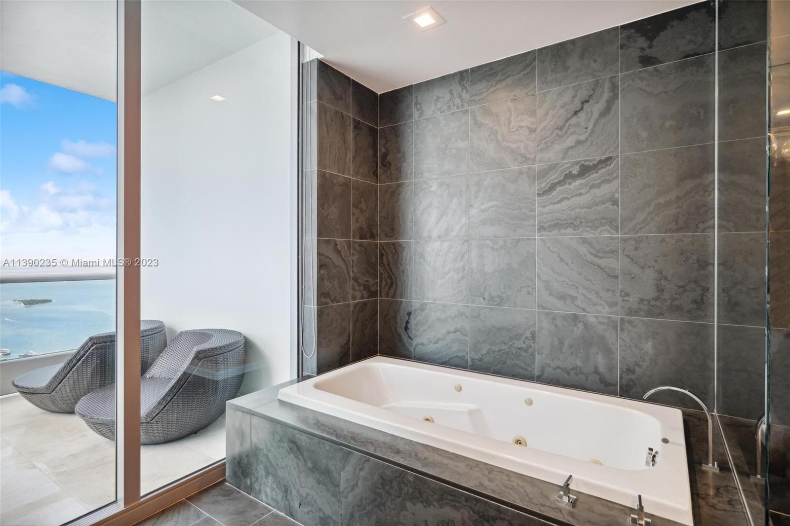 900 Biscayne Blvd # 6009 Unit: PH-6009