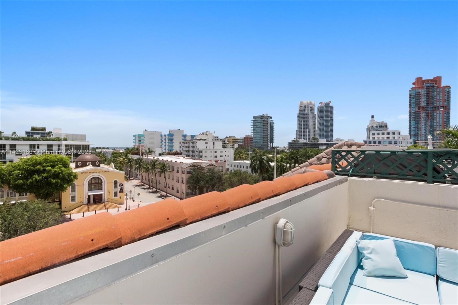 300 Euclid Ave # 206