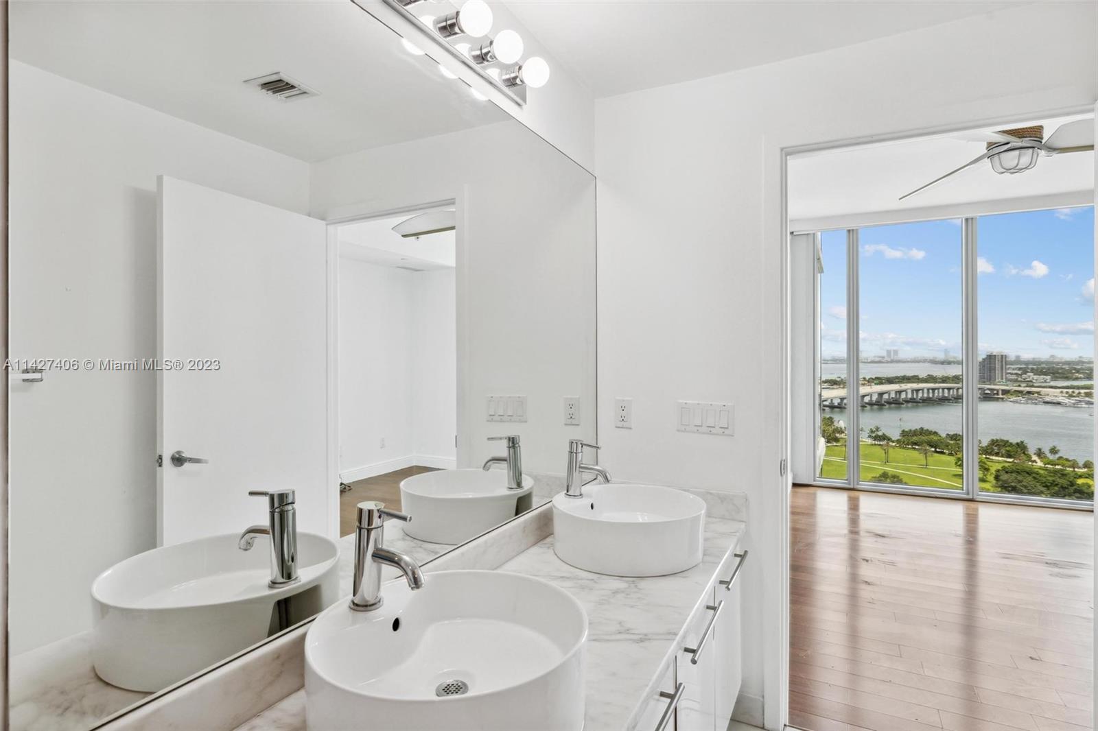 888 Biscayne Blvd # 2208