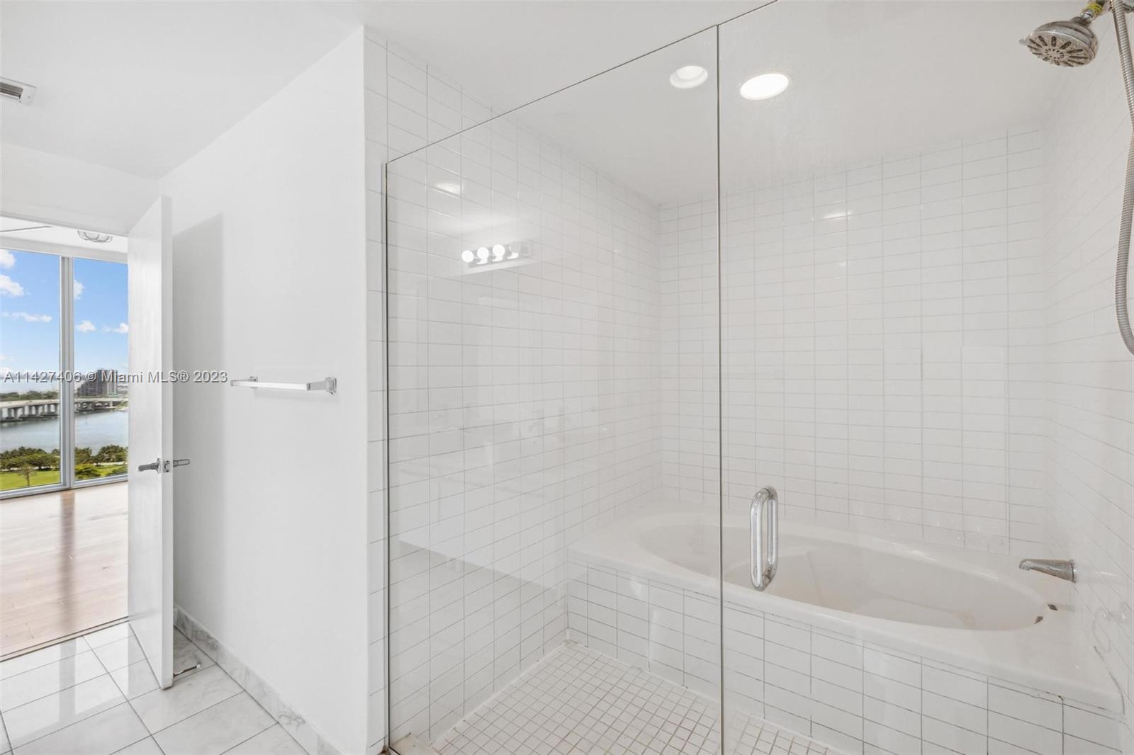 888 Biscayne Blvd # 2208