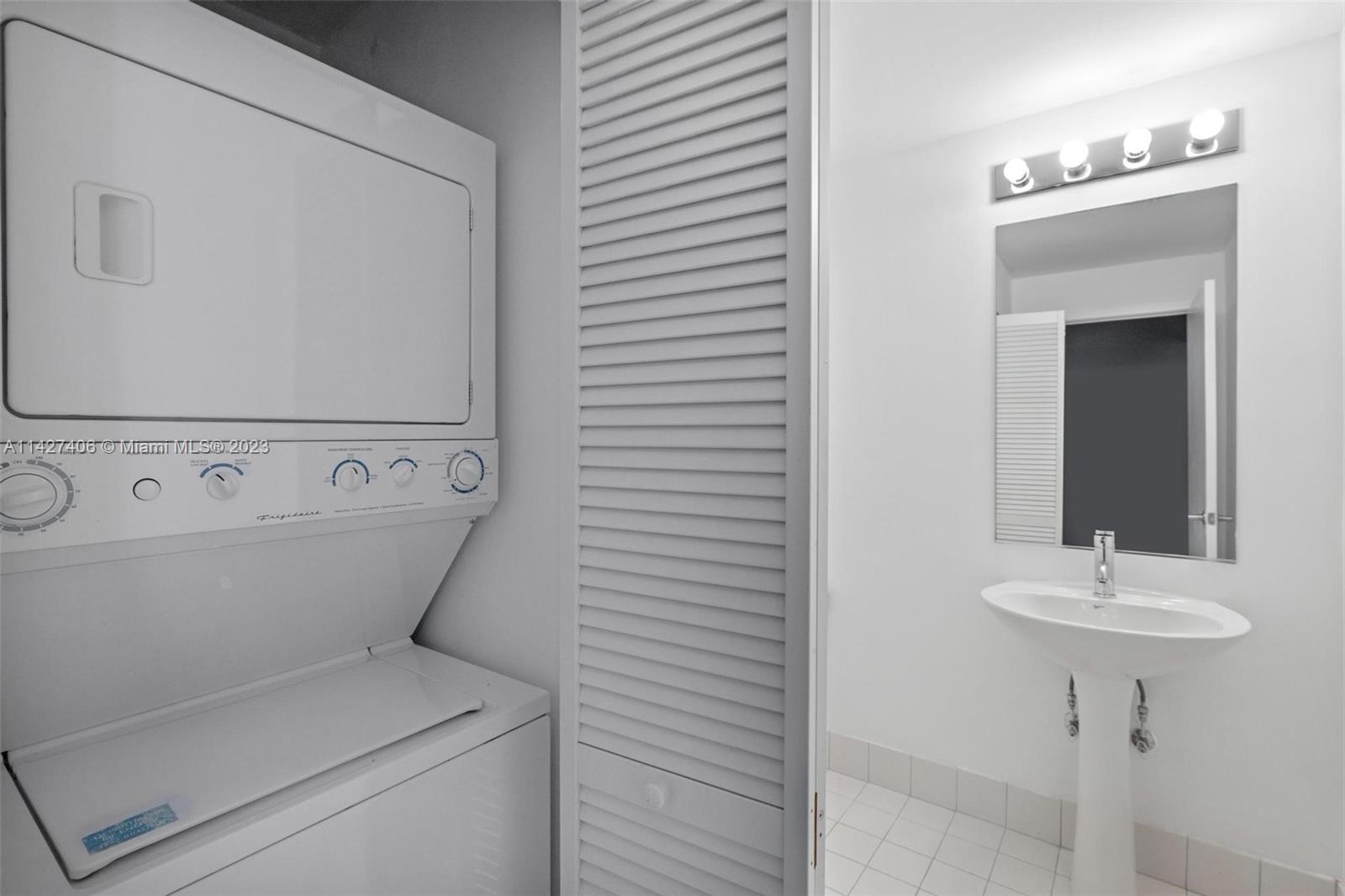 888 Biscayne Blvd # 2208