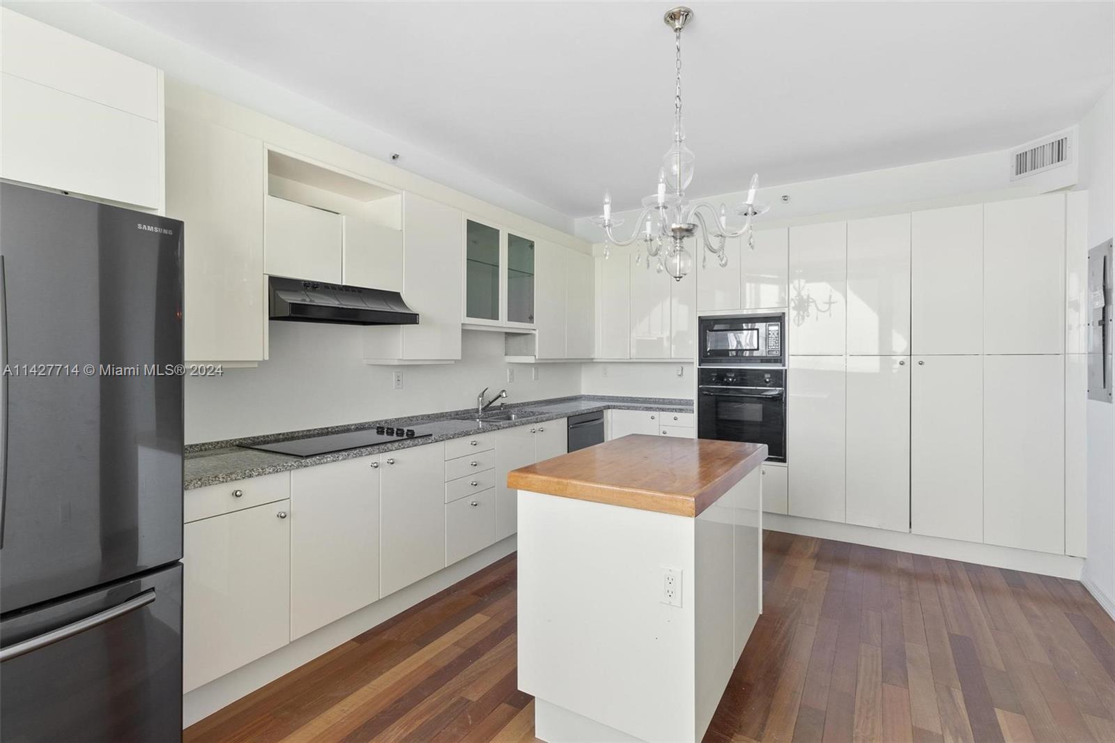 300 S Pointe Dr # 907