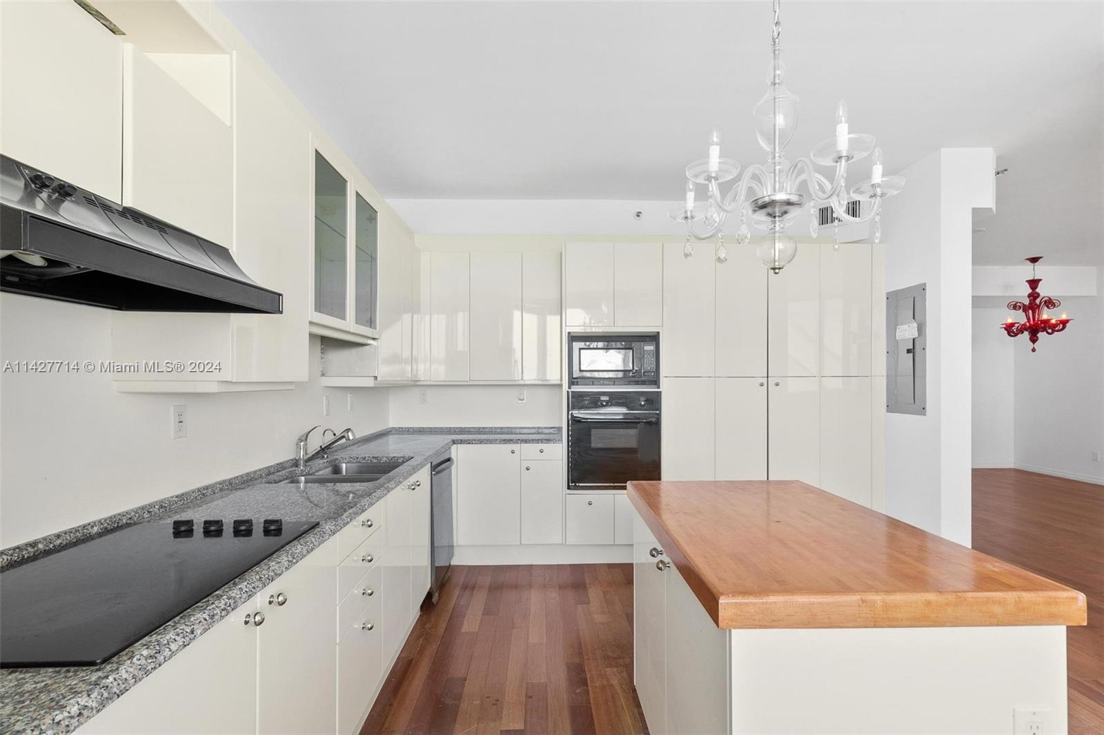 300 S Pointe Dr # 907