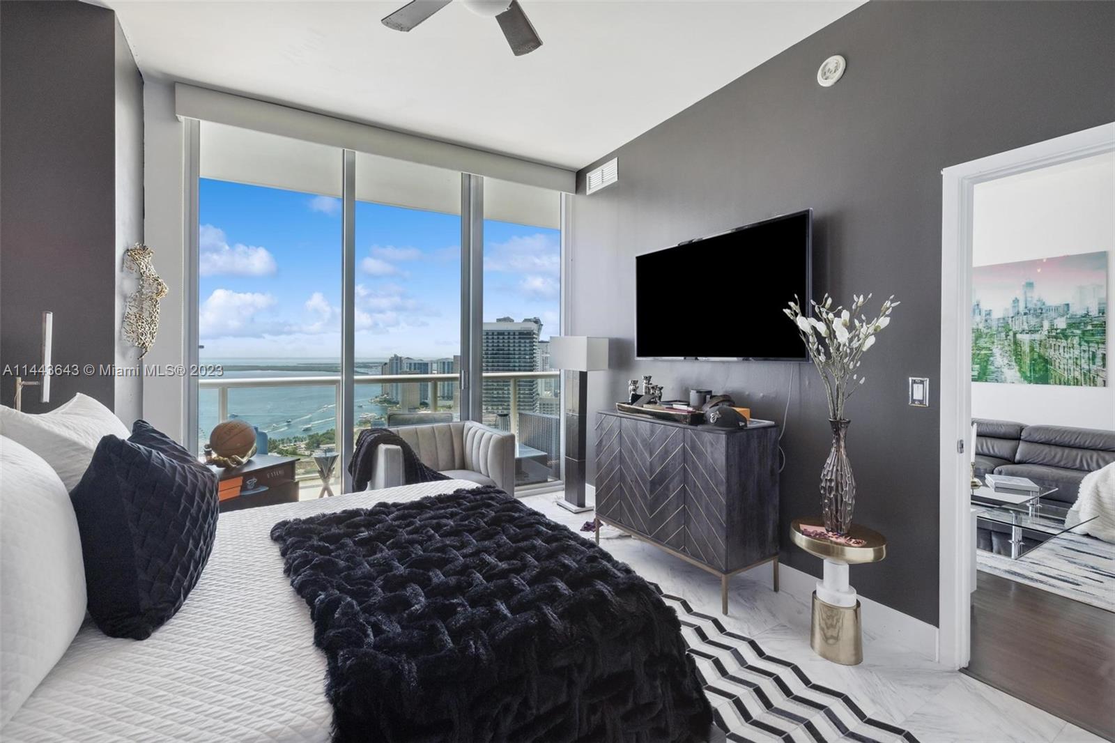 888 Biscayne Blvd # 4904