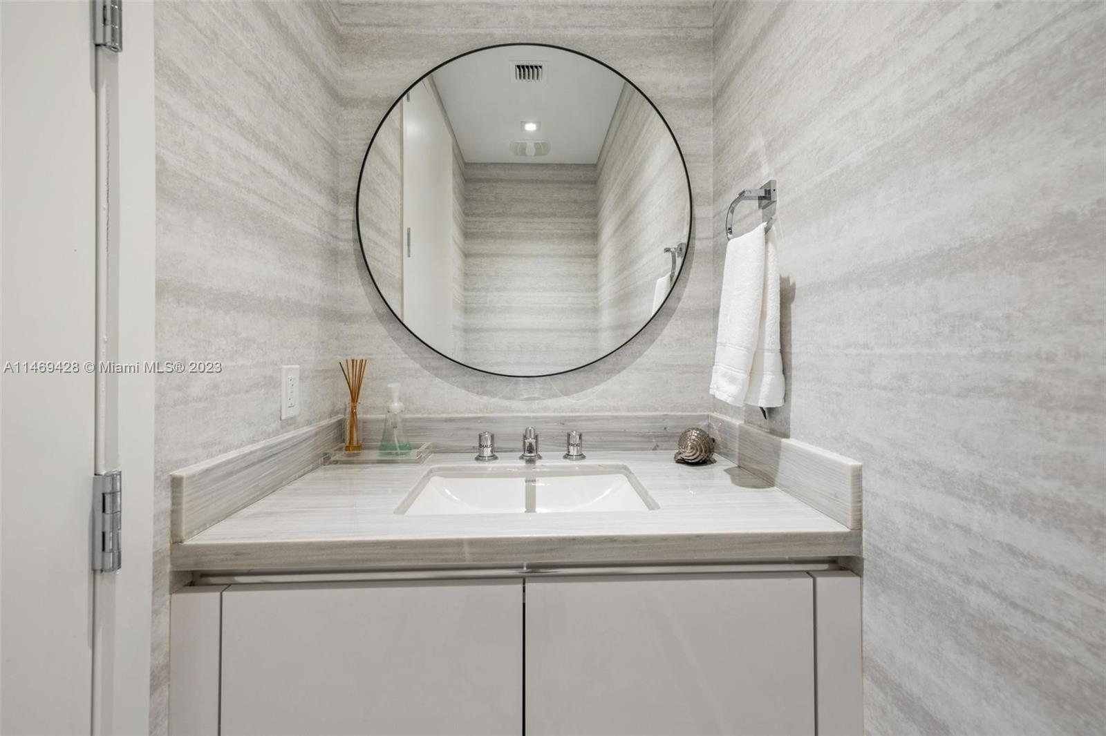 16901 Collins Ave # 1902