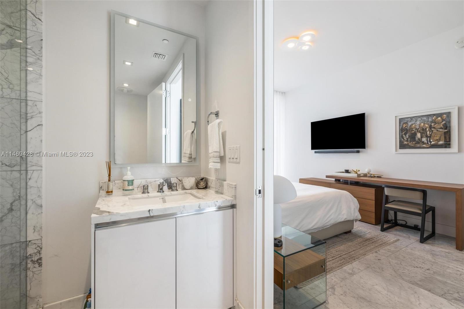 16901 Collins Ave # 1902