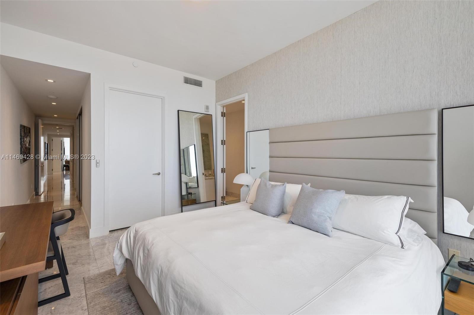 16901 Collins Ave # 1902