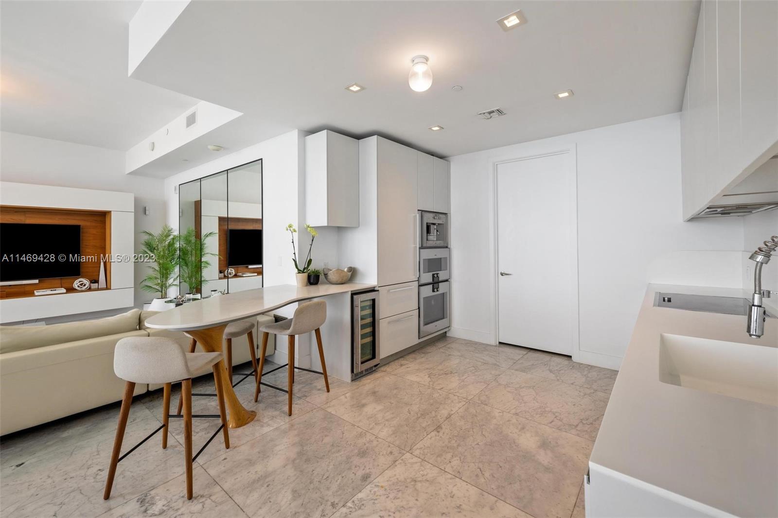 16901 Collins Ave # 1902