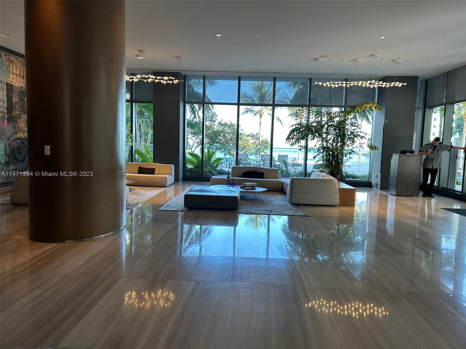 460 NE 28th St # 2401