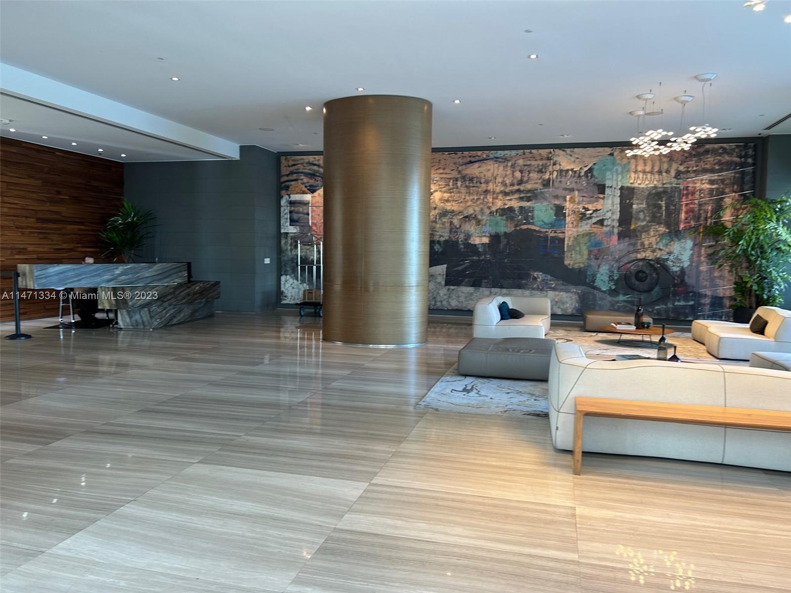 460 NE 28th St # 2401