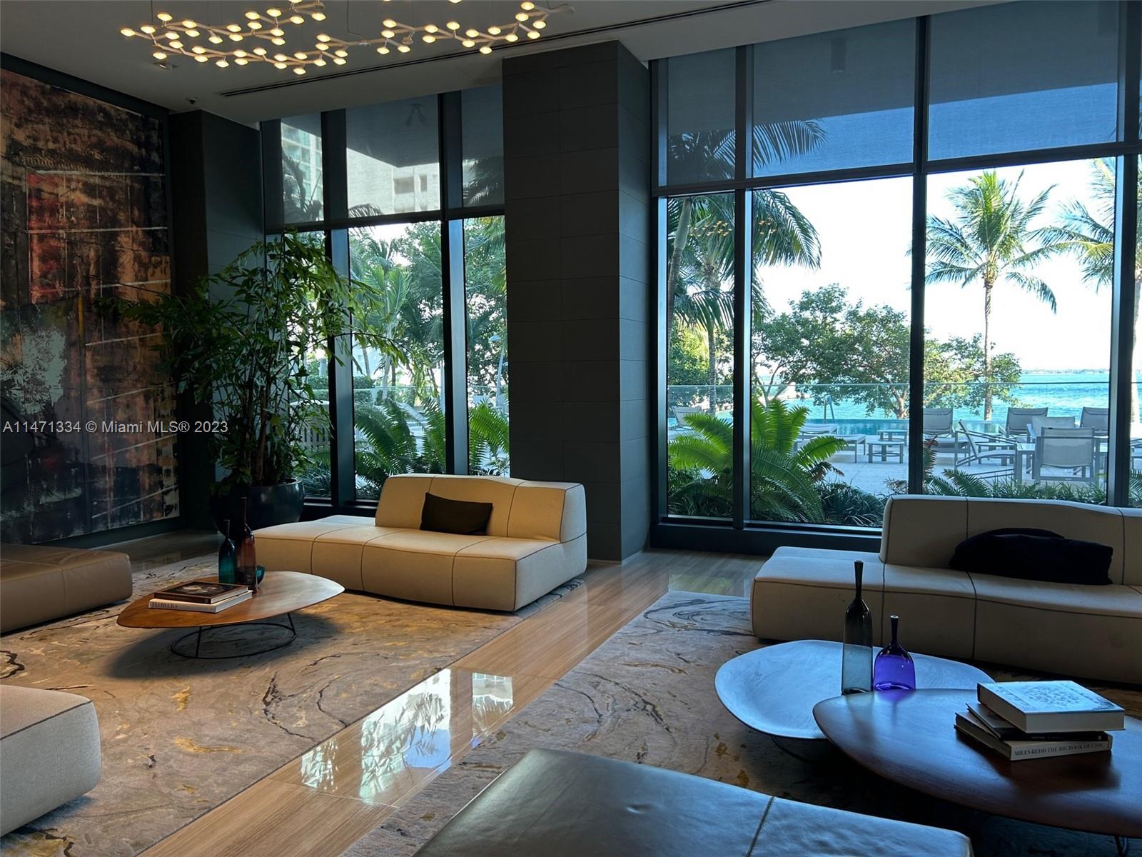 460 NE 28th St # 2401