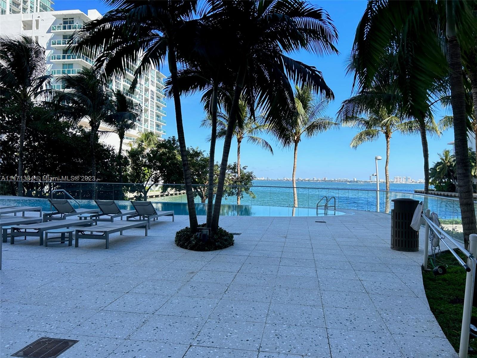 460 NE 28th St # 2401