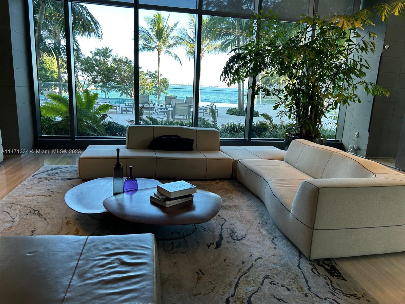 460 NE 28th St # 2401