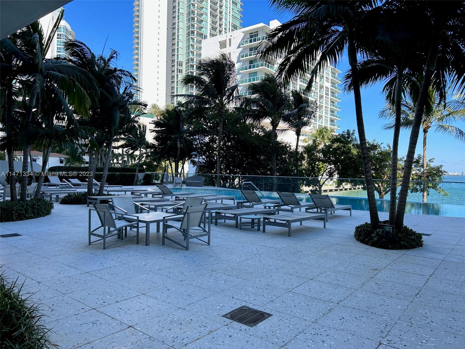 460 NE 28th St # 2401