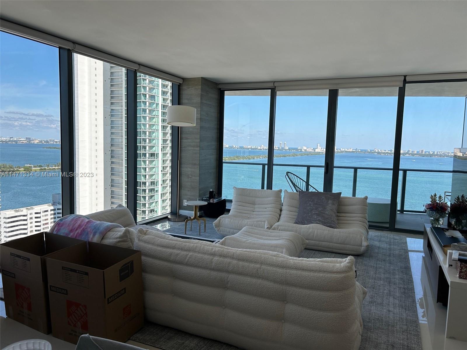 460 NE 28th St # 2401