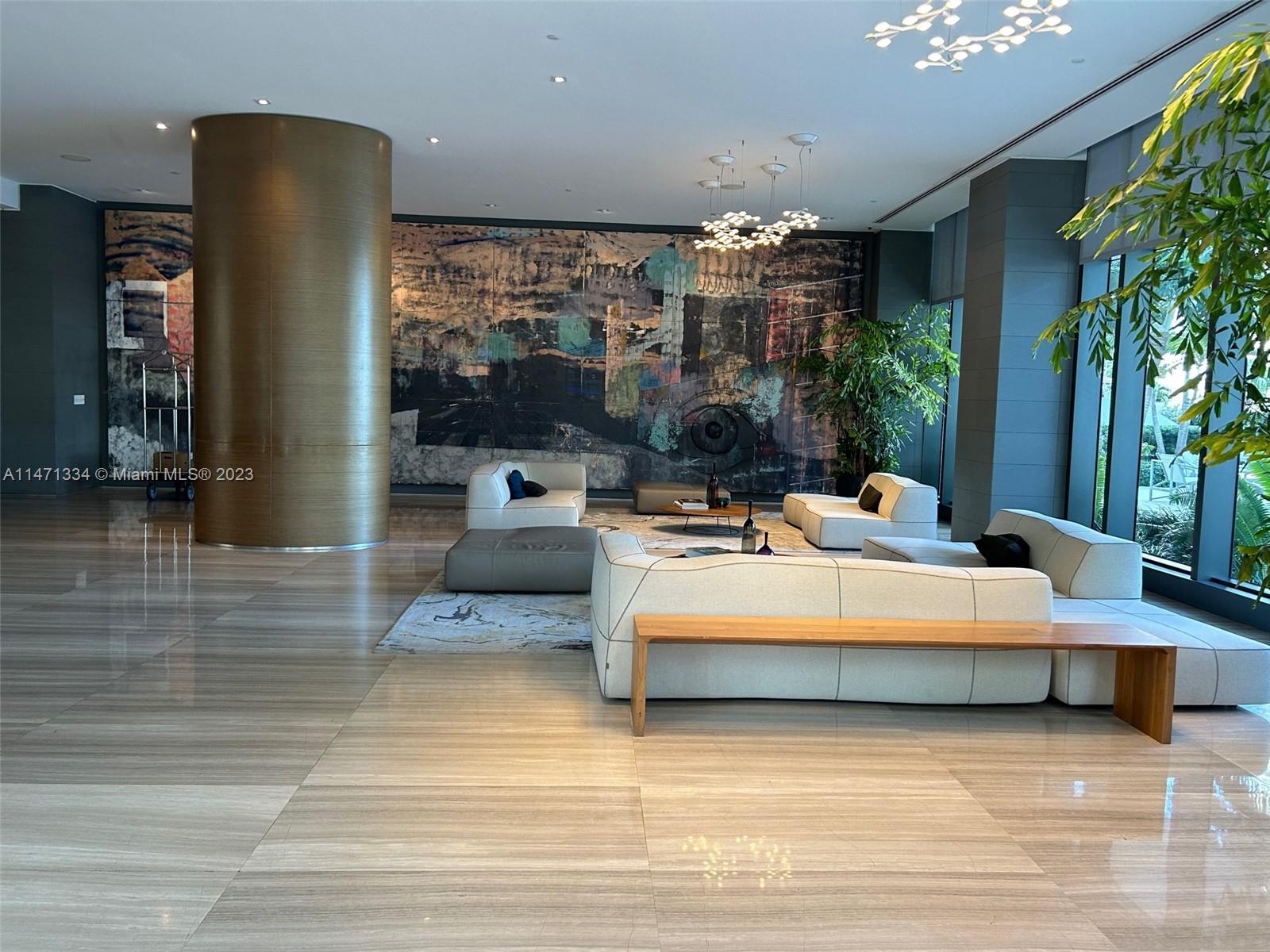 460 NE 28th St # 2401