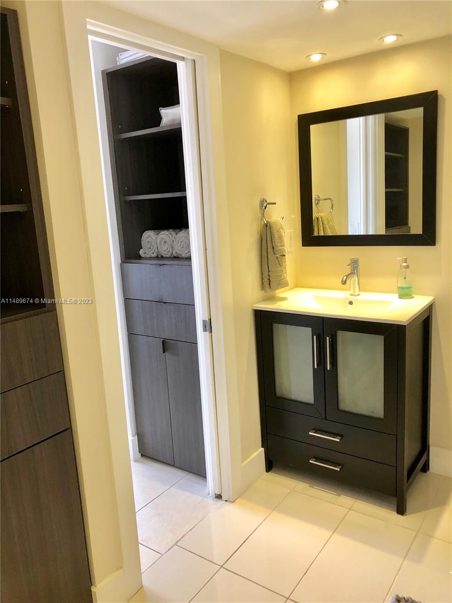 401 Ocean Dr # 1001